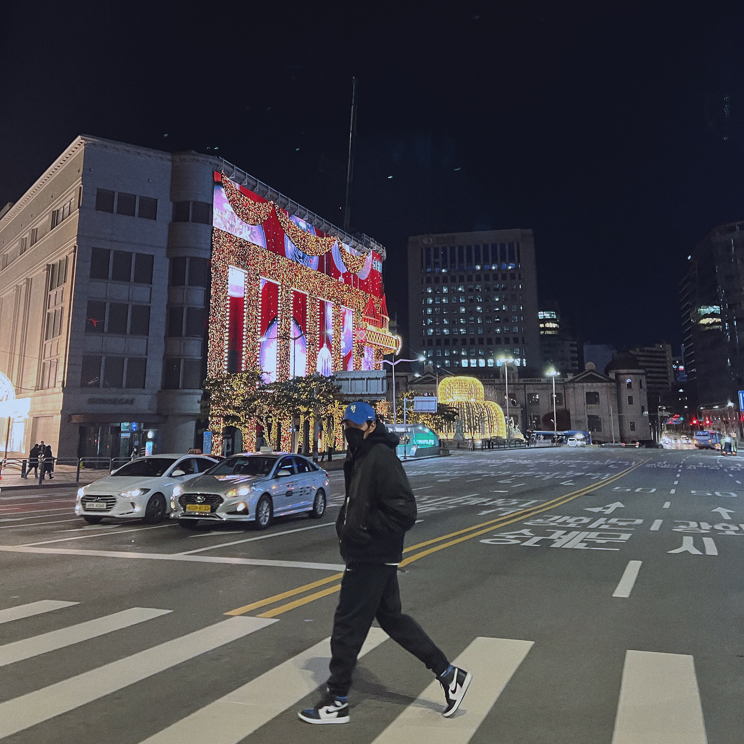 Jordan x Travis Scott x Fragment Hoodie Black (DJ0615-010), Jordan 1 Retro High OG Royal Toe 착용 스타일
