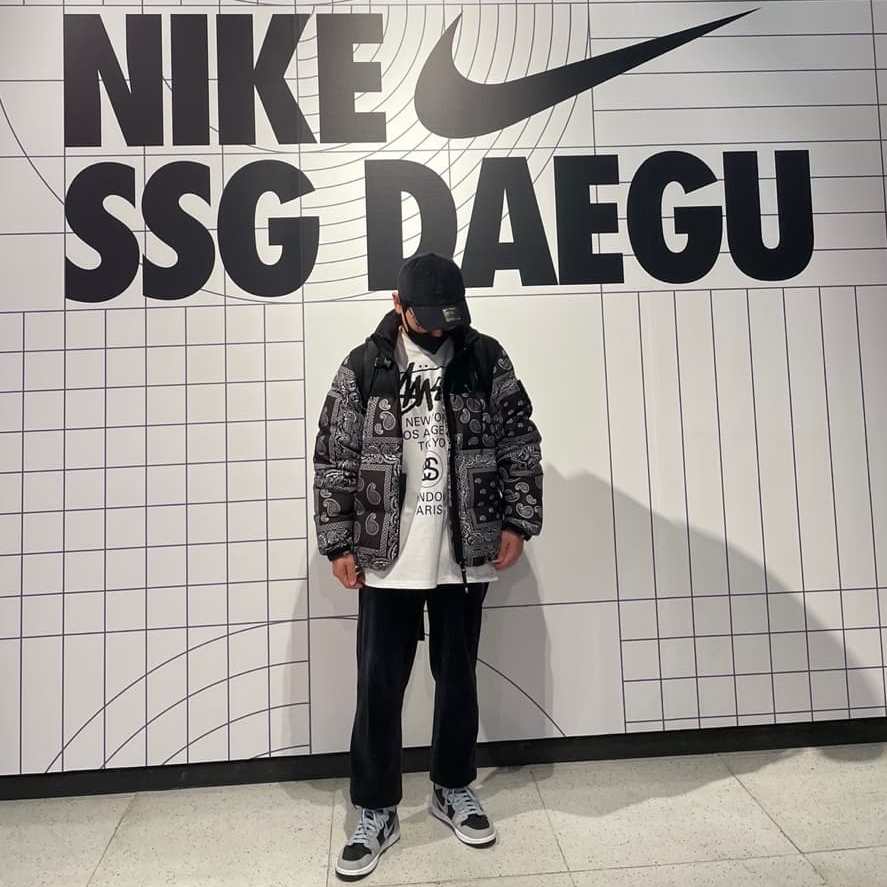 Jordan 1 Retro High OG Shadow 2.0, The North Face Nuptse Down Jacket Black 착용 스타일 - 1