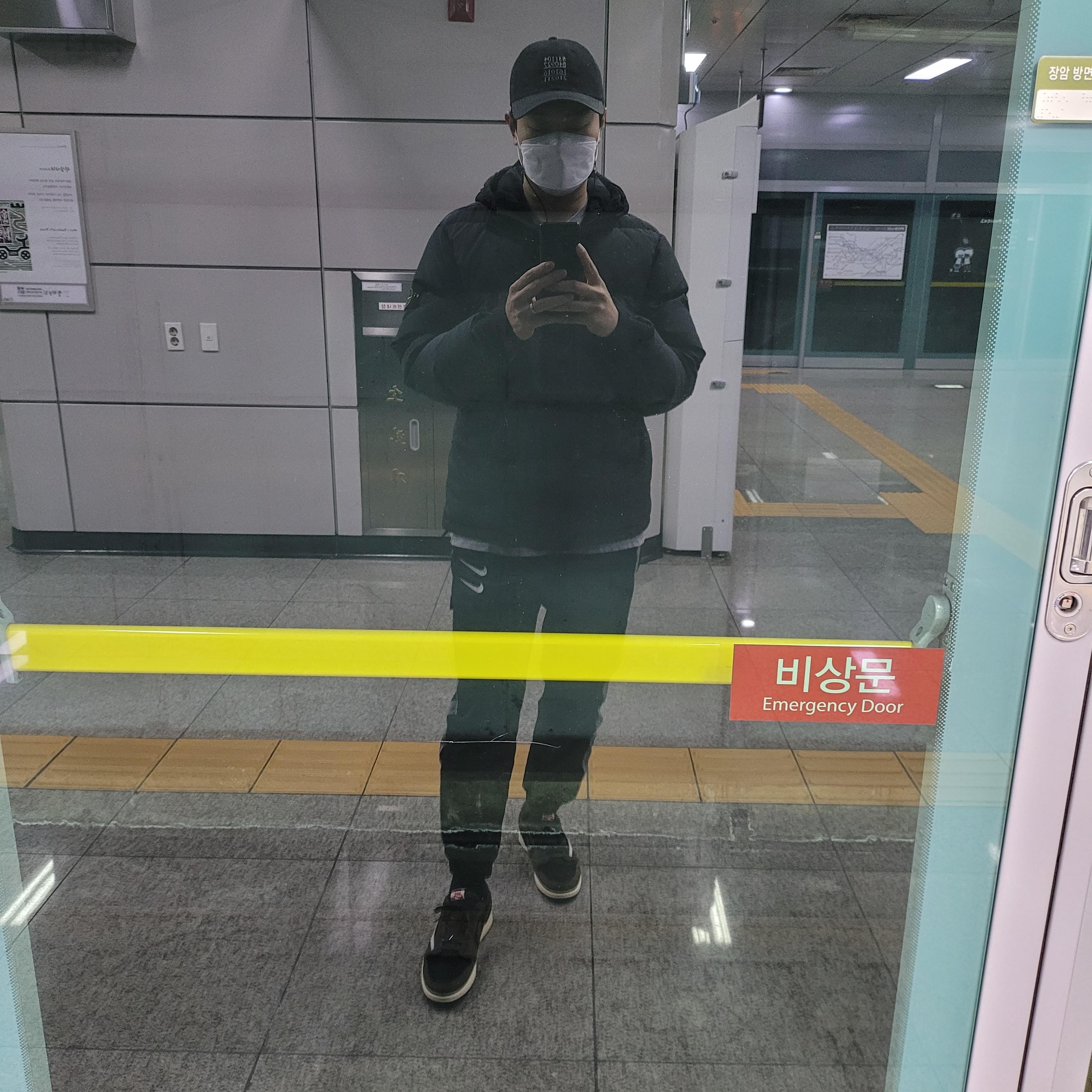Stone Island 44508 Nylon Metal Down-TC Jacket Dark Grey - 21FW 착용 스타일