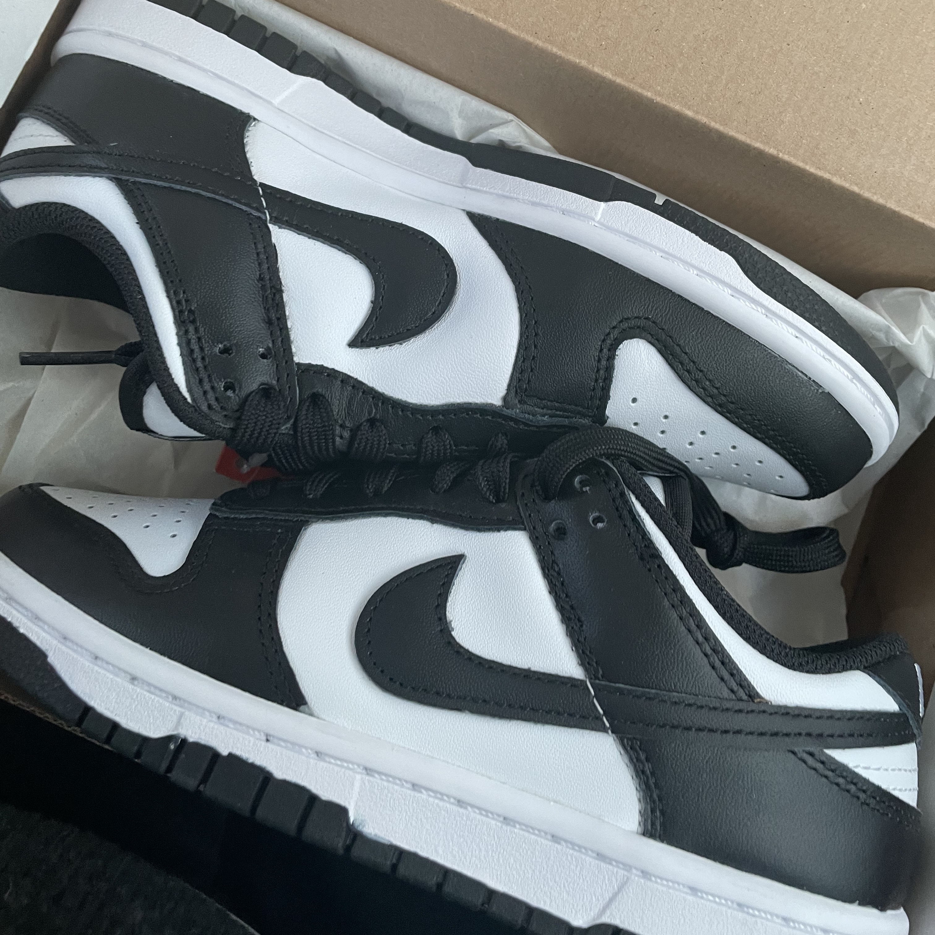 (W) Nike Dunk Low Black 착용 스타일