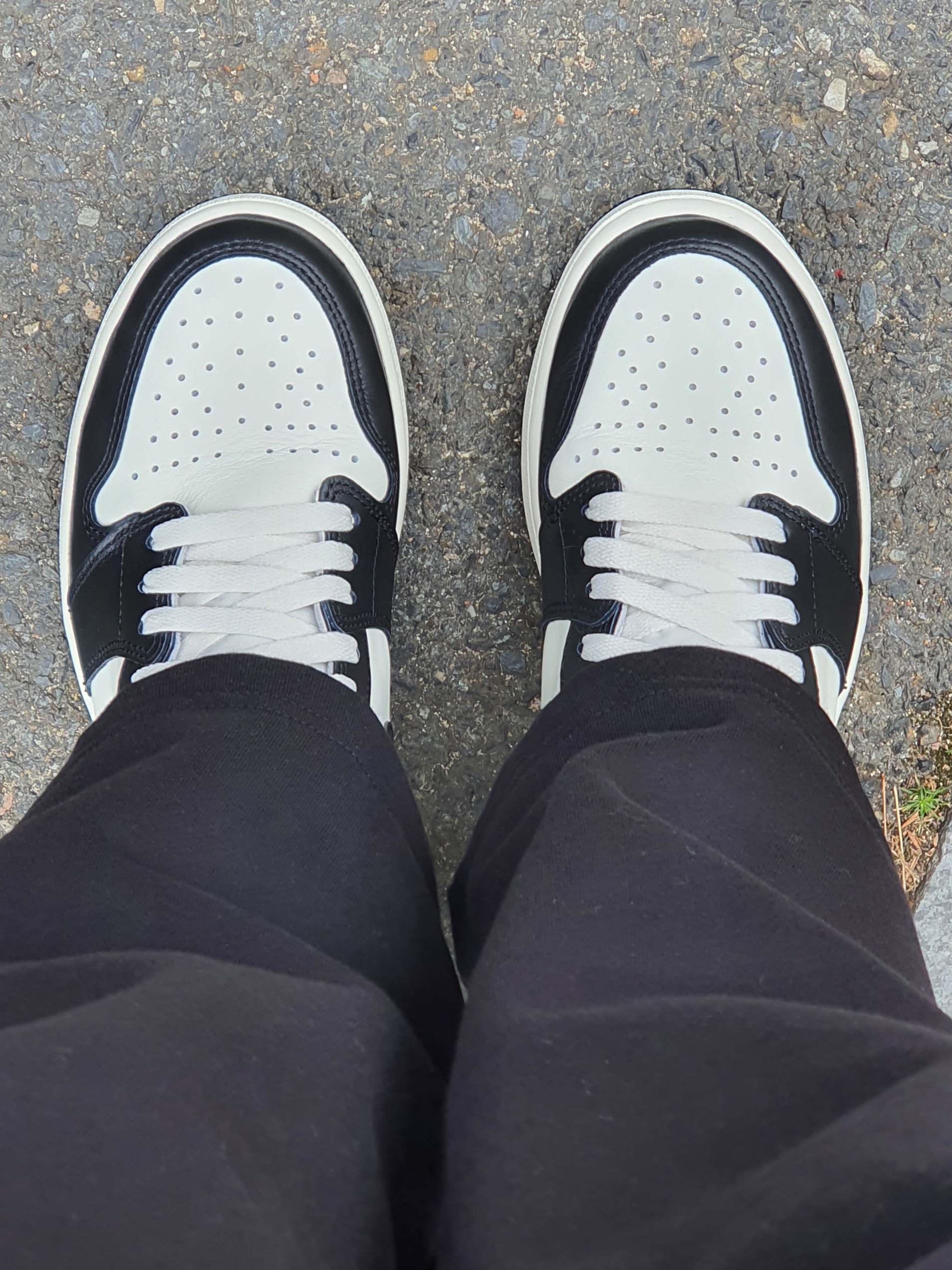 Jordan 1 Retro High OG Black Mocha 착용 스타일 - 2