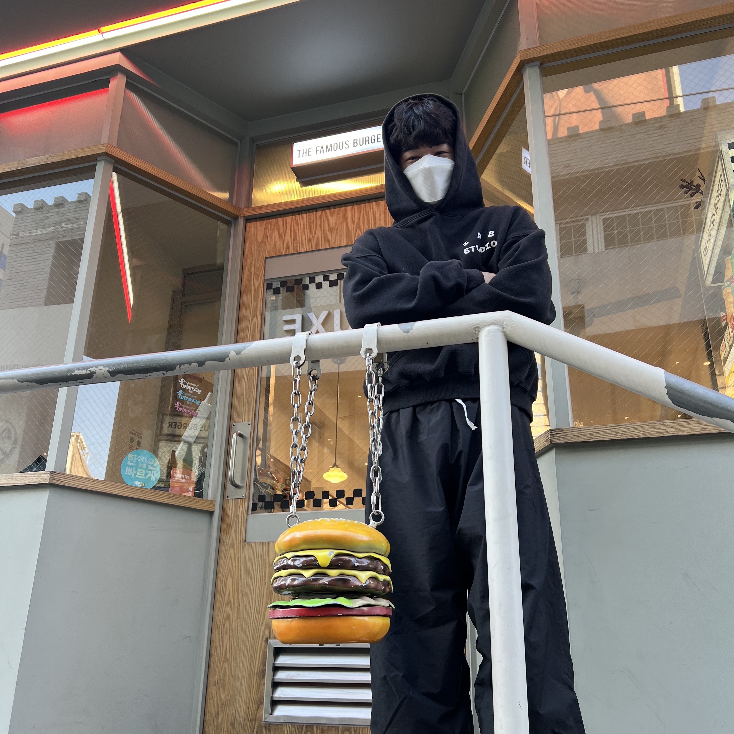 IAB Studio Hoodie Black White, Jordan 1 Mid SE ASW Black 착용 스타일 - 2