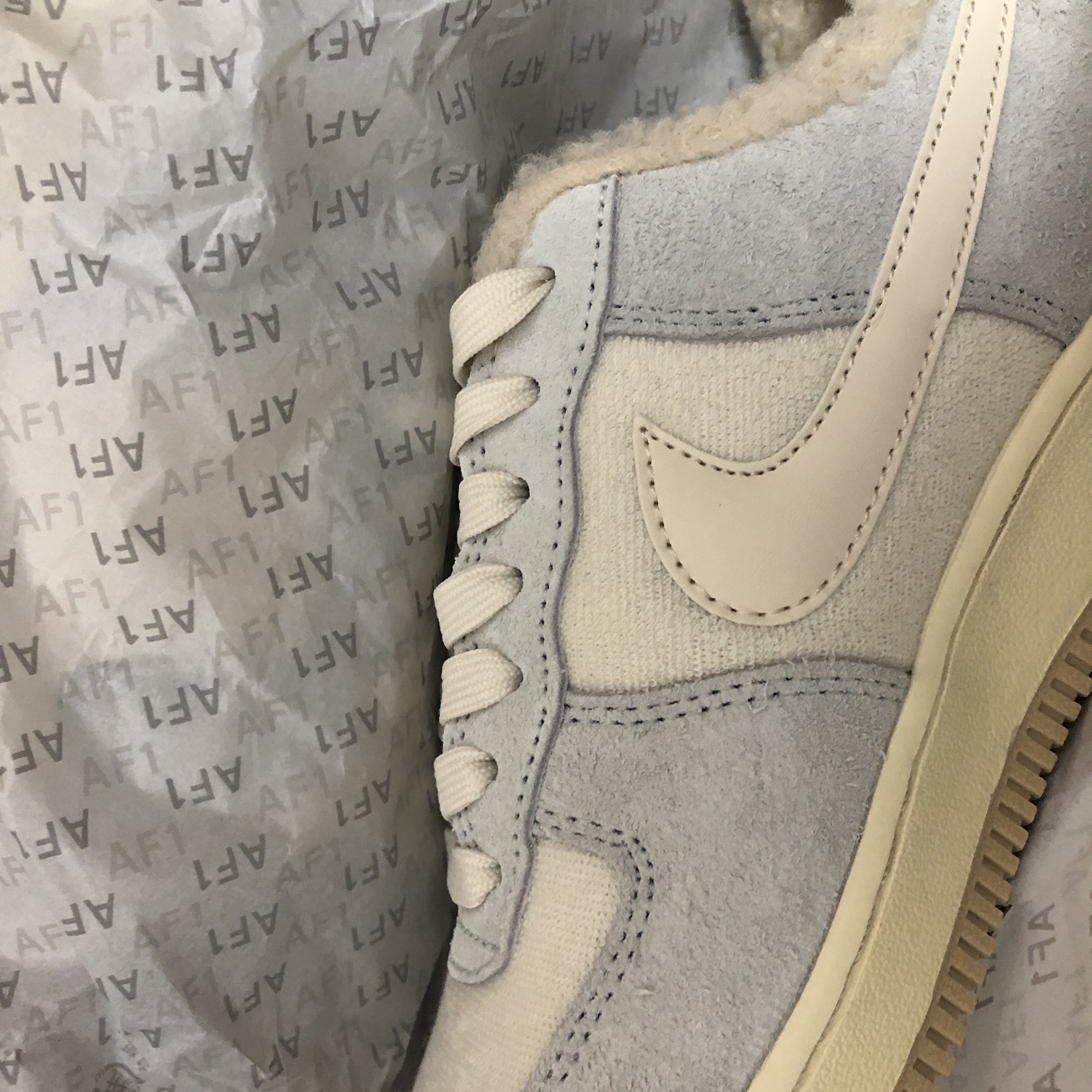 (W) Nike Air Force 1 '07 LV8 Photon Dust Cashmere 착용 스타일 - 2
