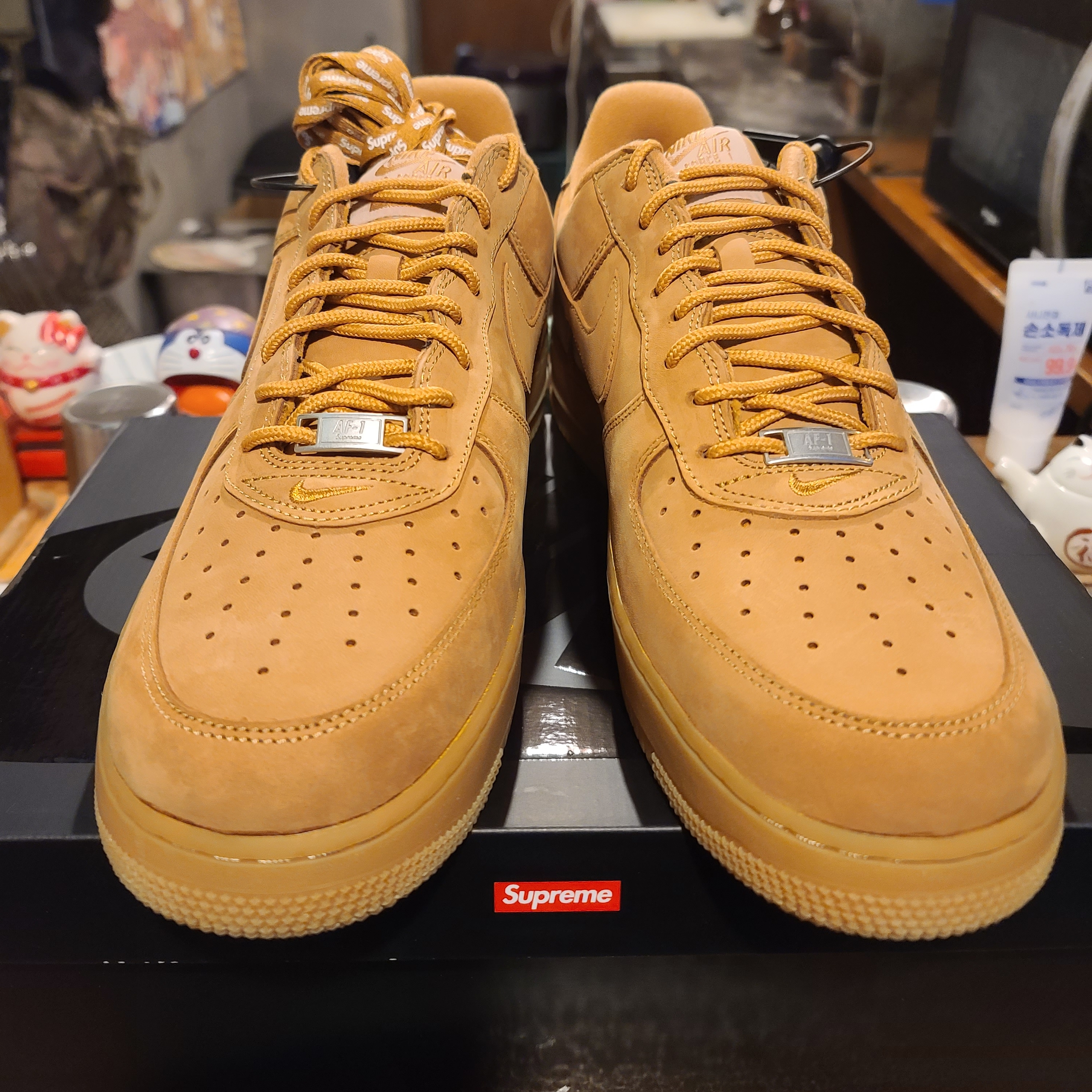 Nike x Supreme Air Force 1 Low Flax 착용 스타일 - 1
