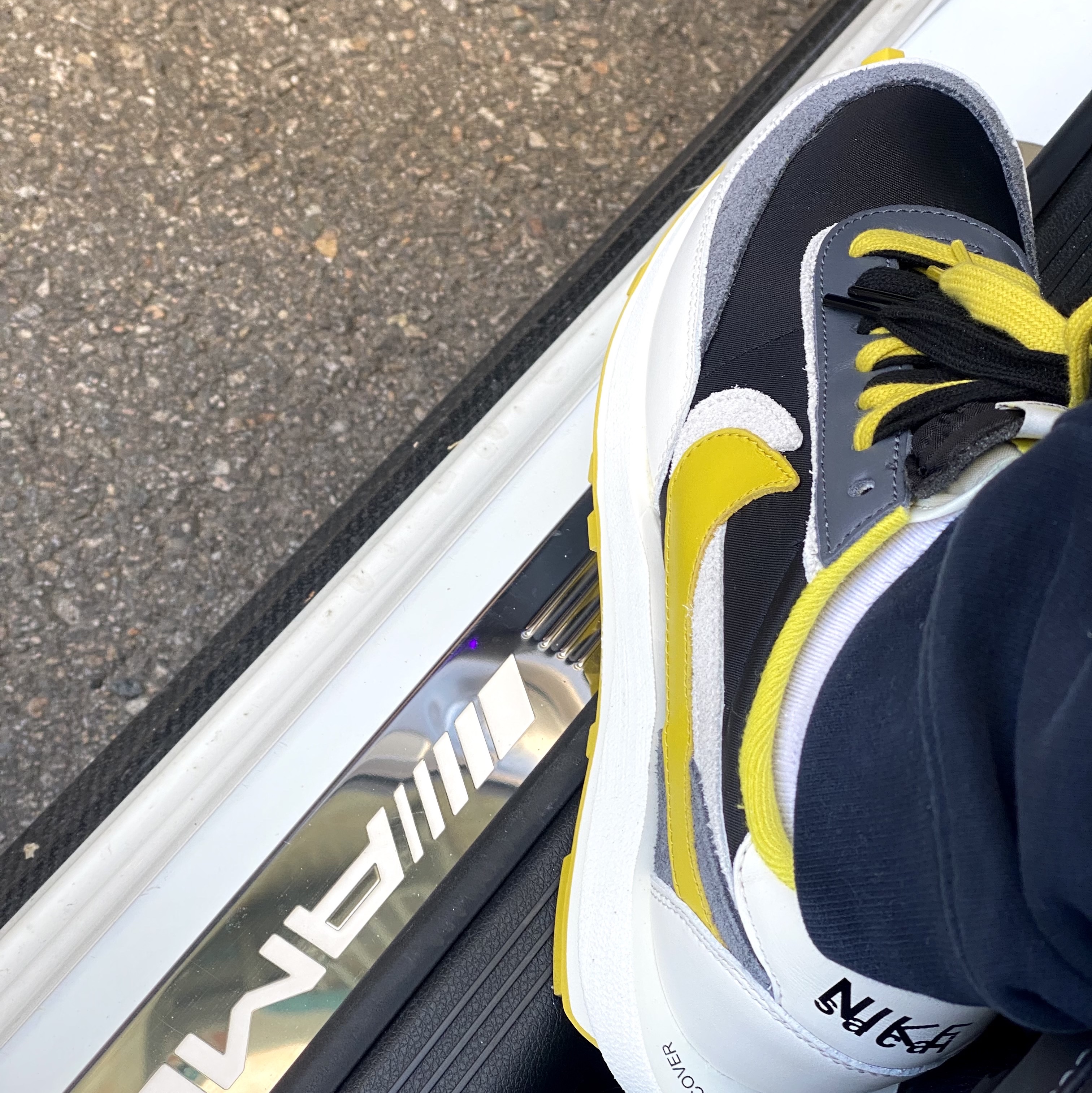 Nike x Sacai x Undercover LDWaffle Black Bright Citron 착용 스타일 - 2