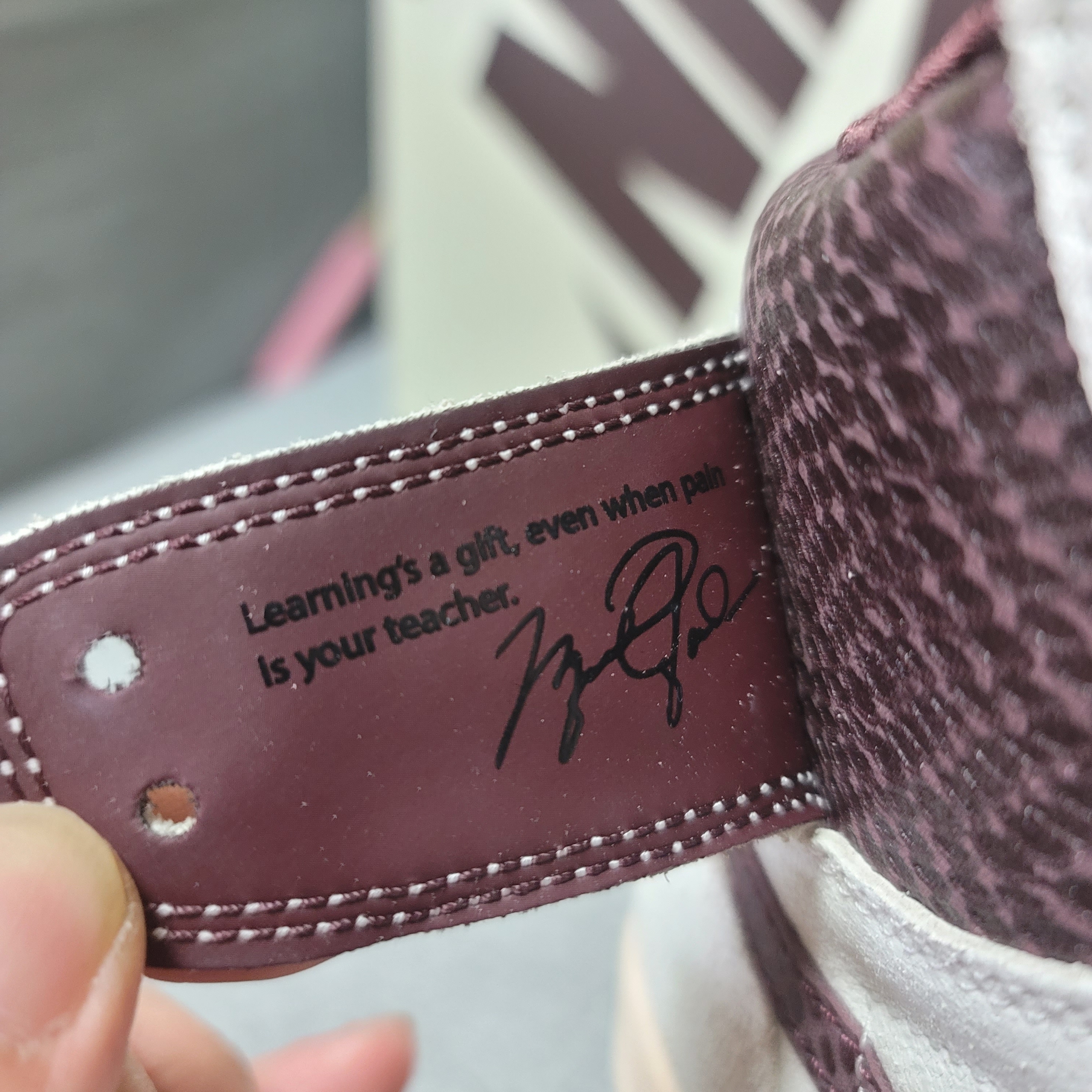 Jordan 1 x A Ma Maniere Retro High OG SP Sail and Burgundy 착용 스타일 - 2