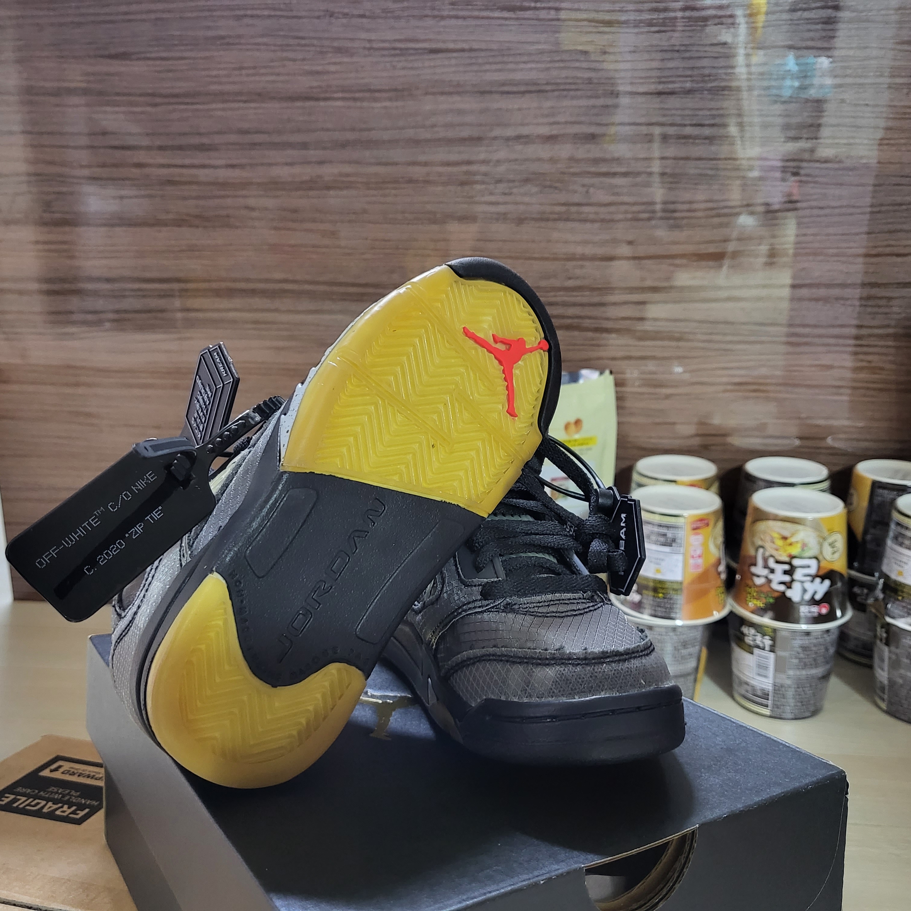 (PS) Jordan 5 x Off-White Retro SP Black Muslin 착용 스타일 - 5