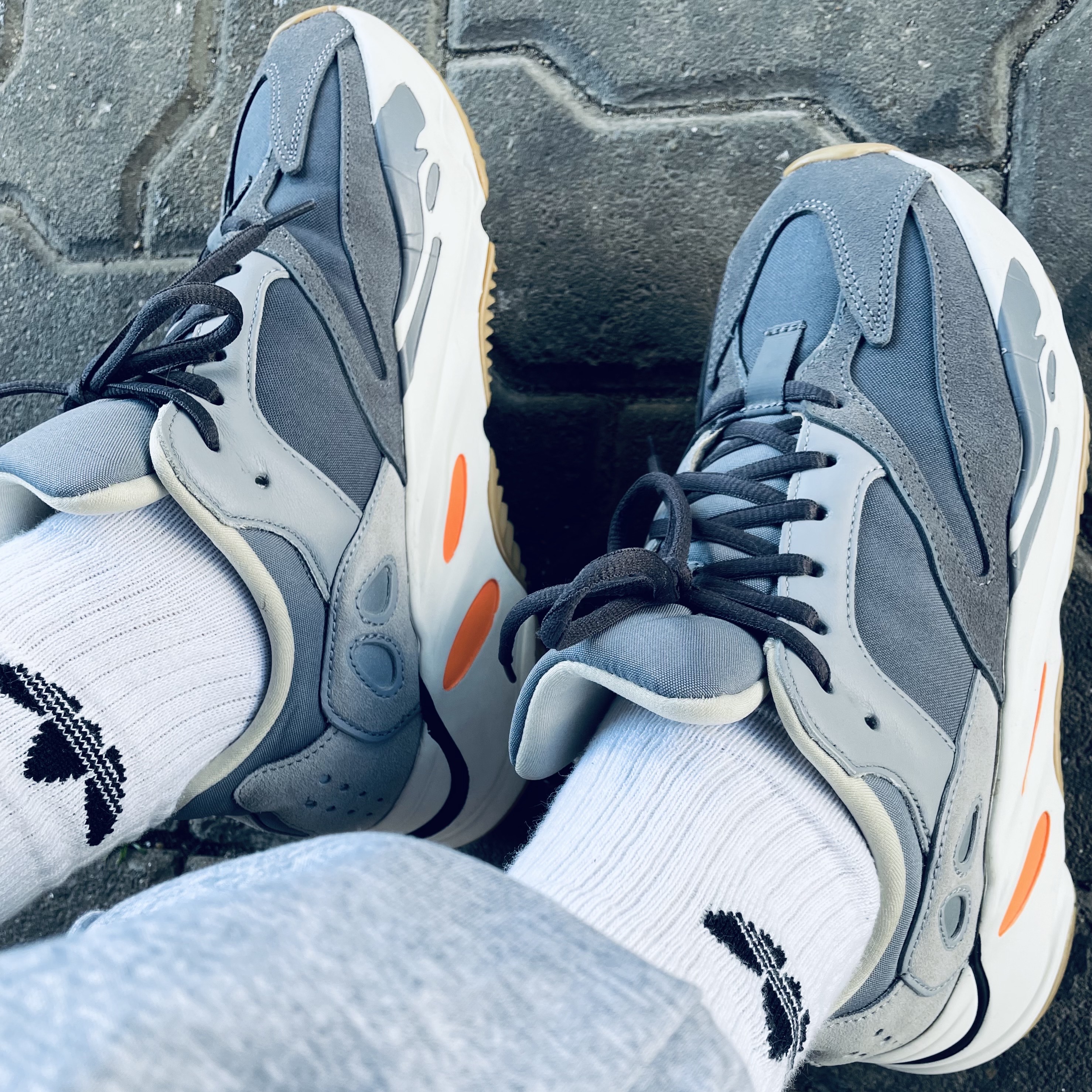 Adidas Yeezy Boost 700 Magnet 착용 스타일 - 4