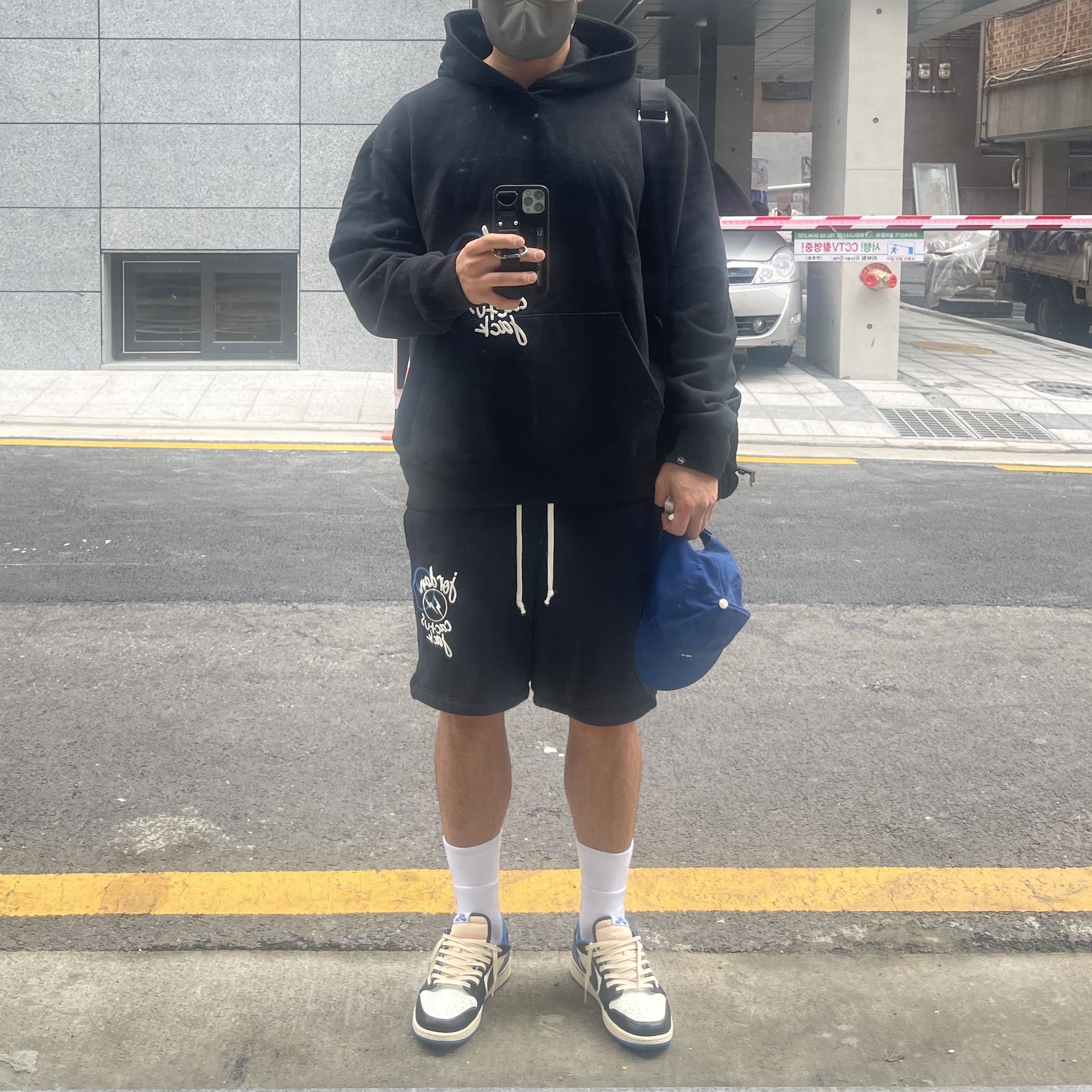 Jordan 1 x Travis Scott x Fragment Retro Low OG SP Military Blue, Jordan x Travis Scott x Fragment Hoodie Black (DJ0615-010) 착용 스타일