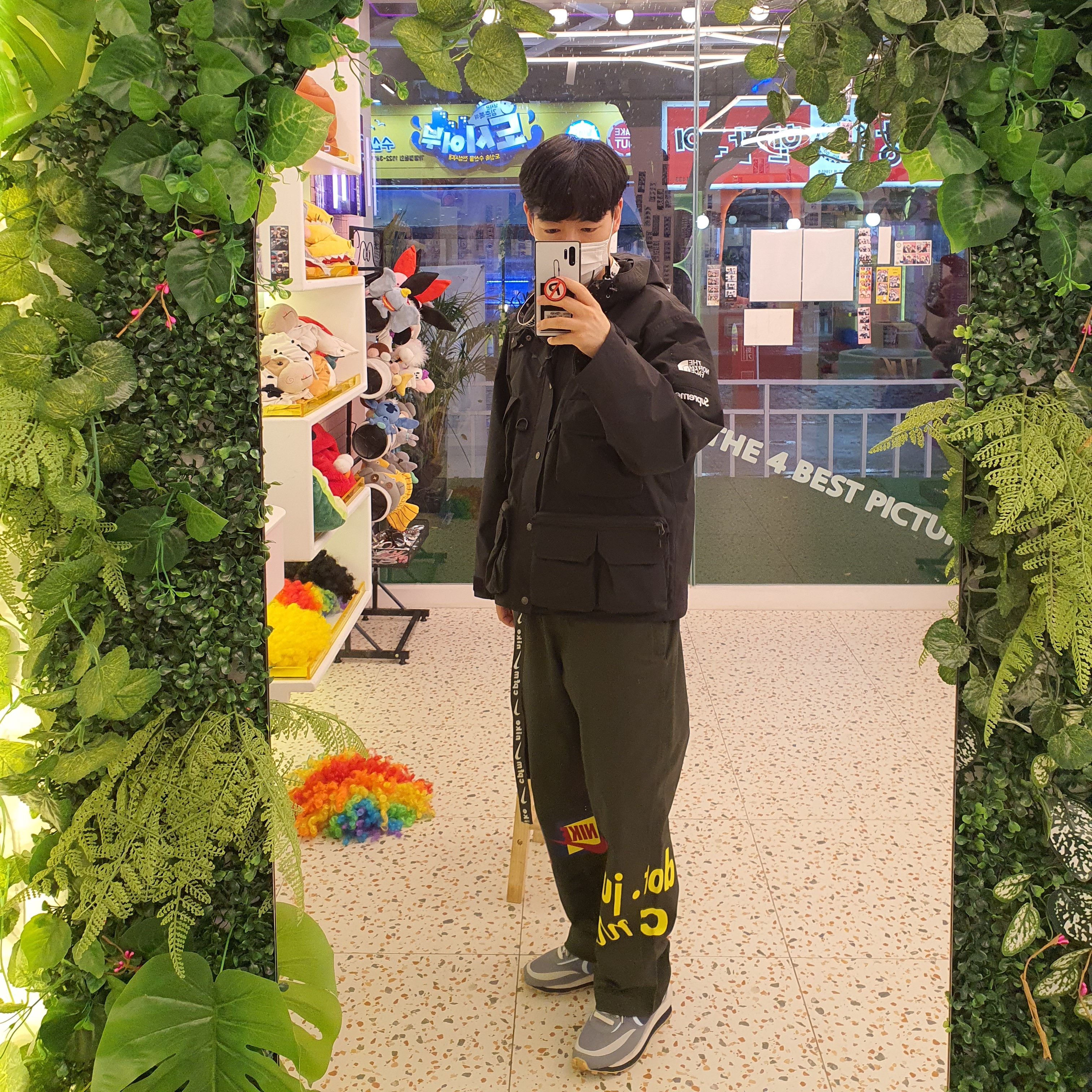 Supreme x The North Face Cargo Jacket Black - 20SS, Nike x Cactus Plant Flea Market Track Pants Olive 착용 스타일