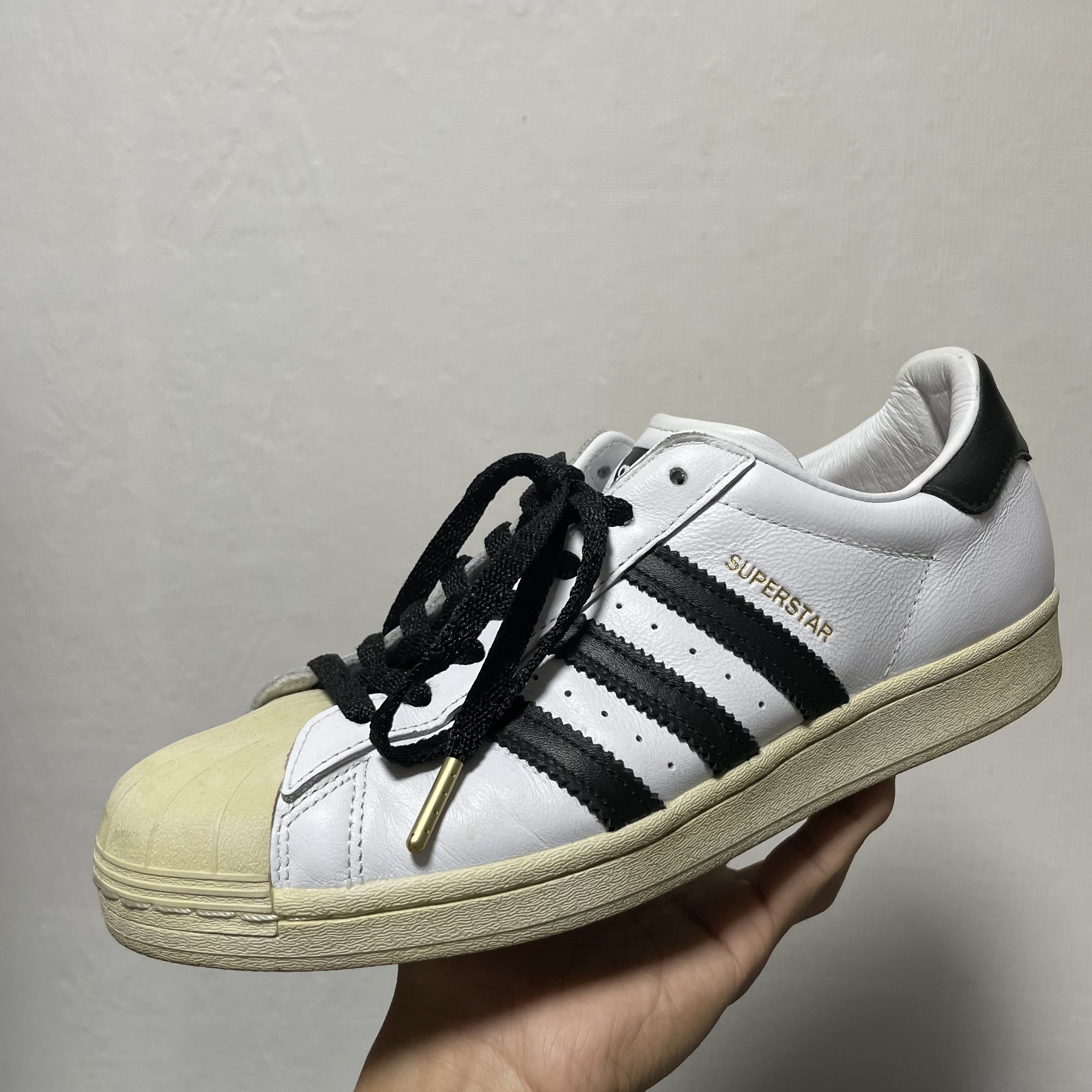 Adidas Superstar Premium White Black 착용 스타일