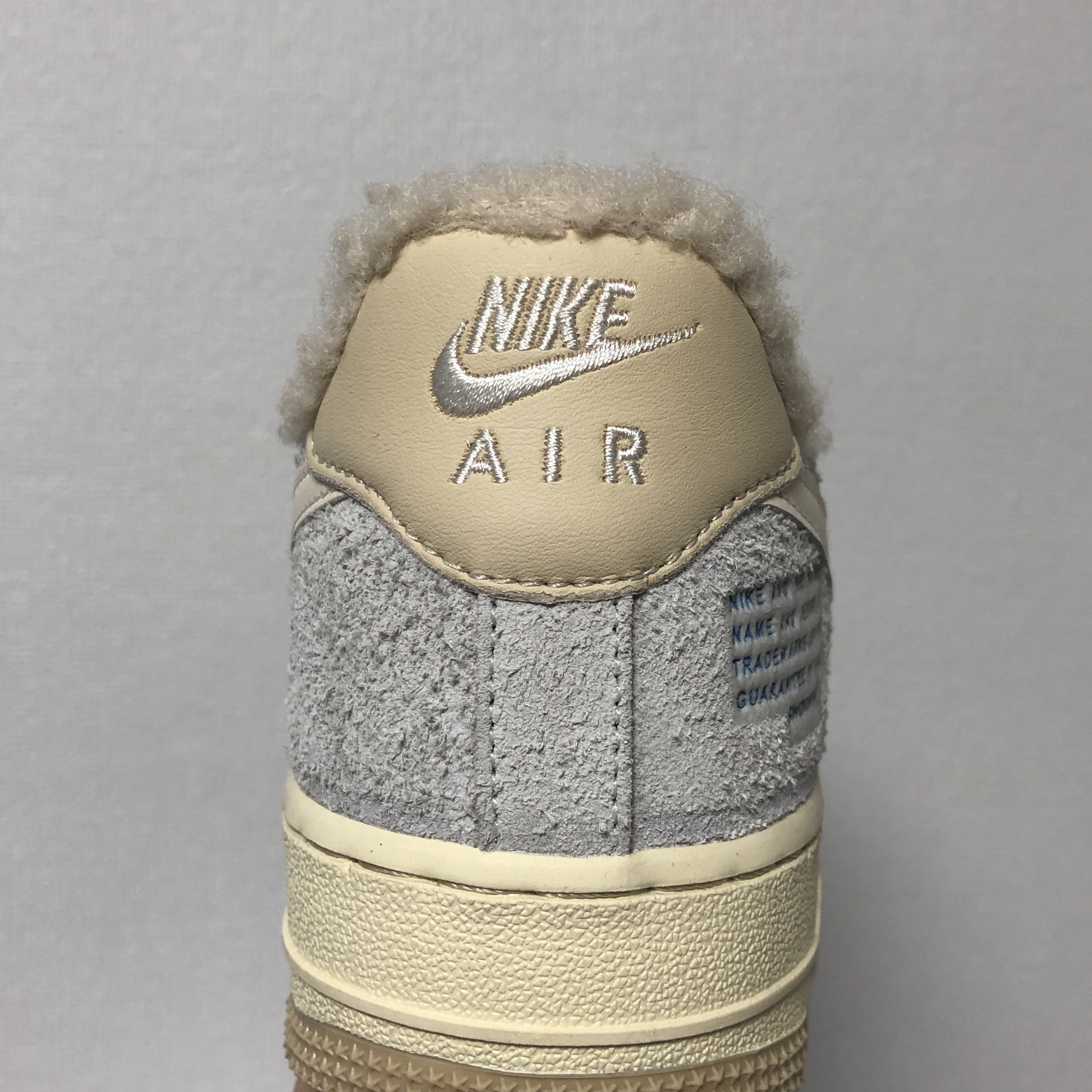 (W) Nike Air Force 1 '07 LV8 Photon Dust Cashmere 착용 스타일 - 1