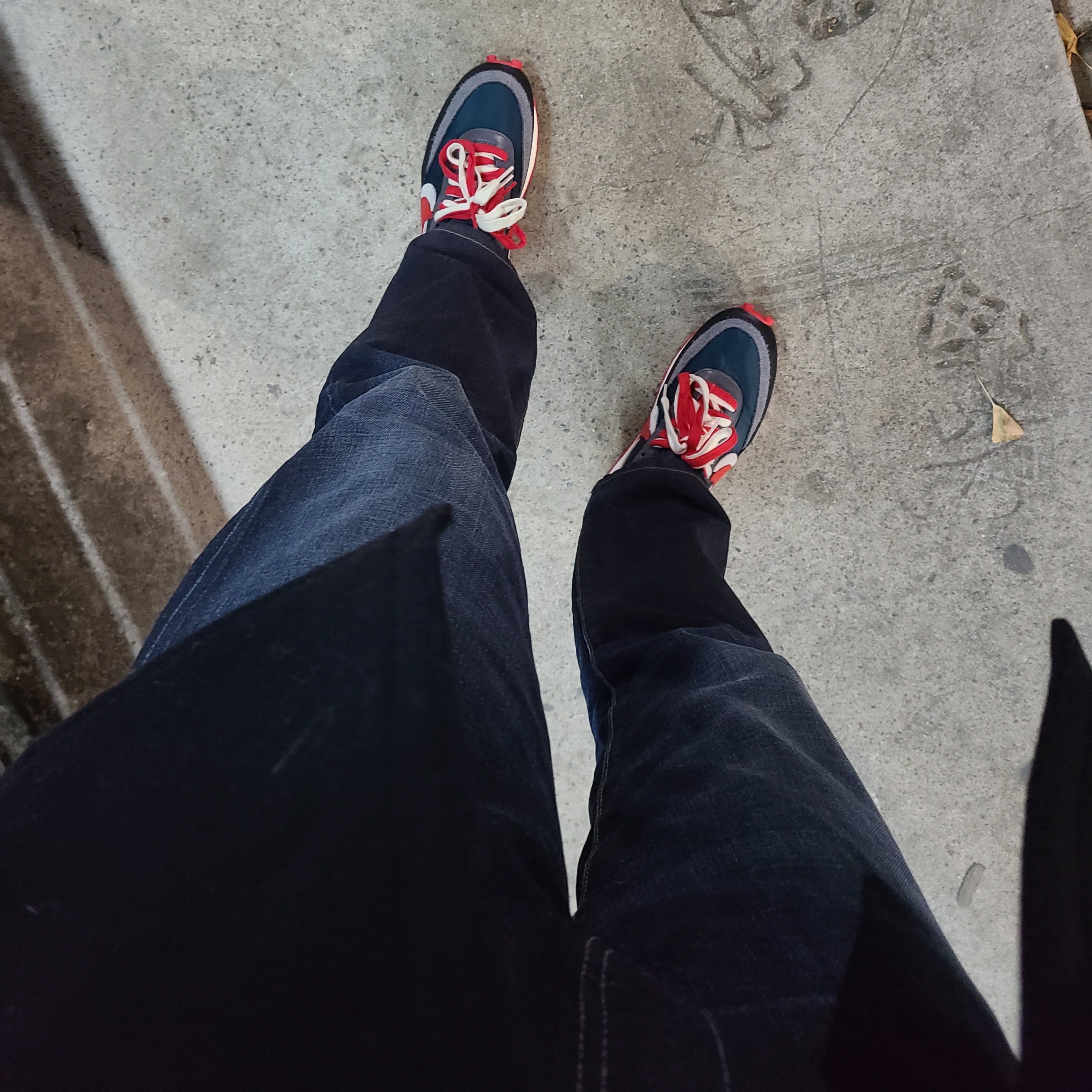 Nike x Sacai x Undercover LDWaffle Midnight Spruce University Red 착용 스타일