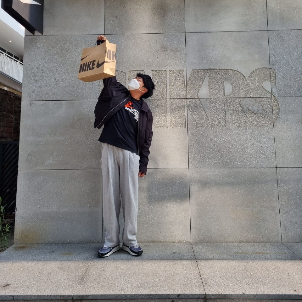 Nike x Sacai LDWaffle Black 착용 스타일