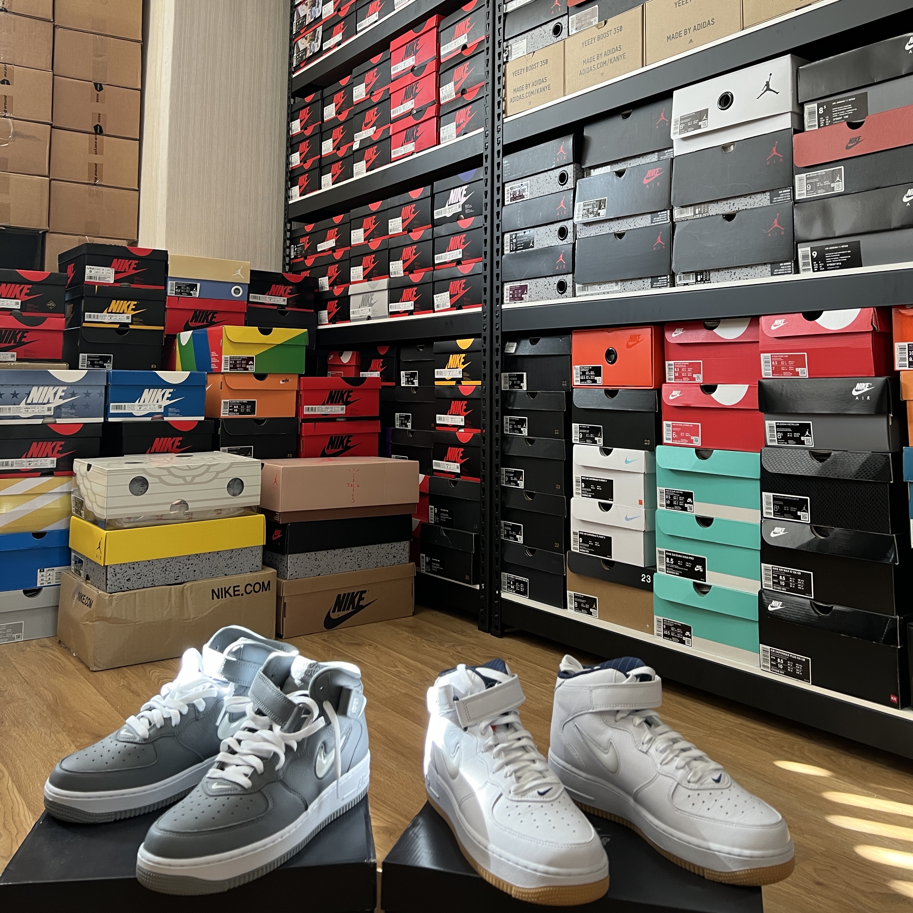 Nike Air Force 1 Mid QS NYC White Midnight Navy, Nike Air Force 1 Mid QS NYC Cool Grey 착용 스타일