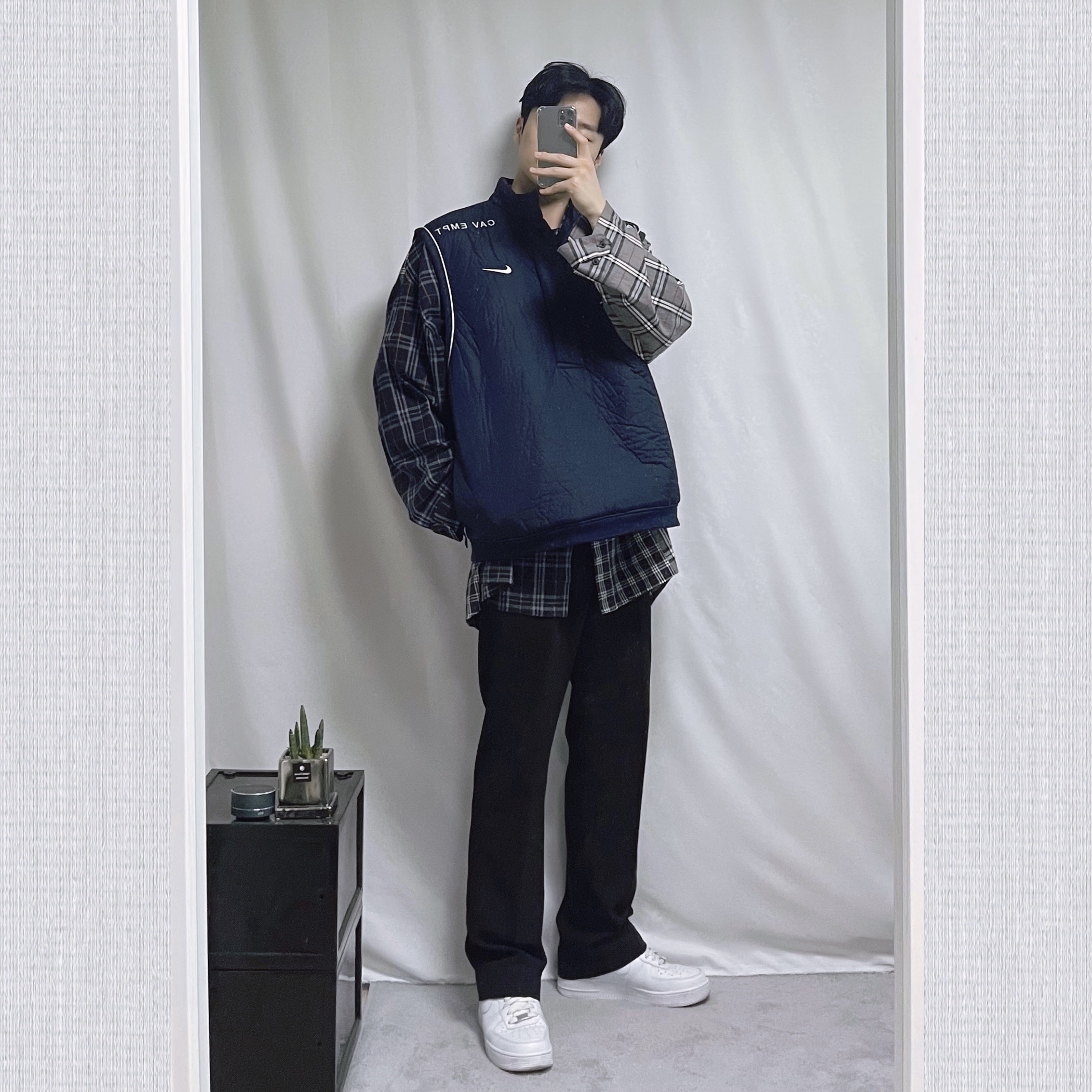 Nike x Cav Empt Vest Navy, Nike Air Force 1 '07 Low White 착용 스타일