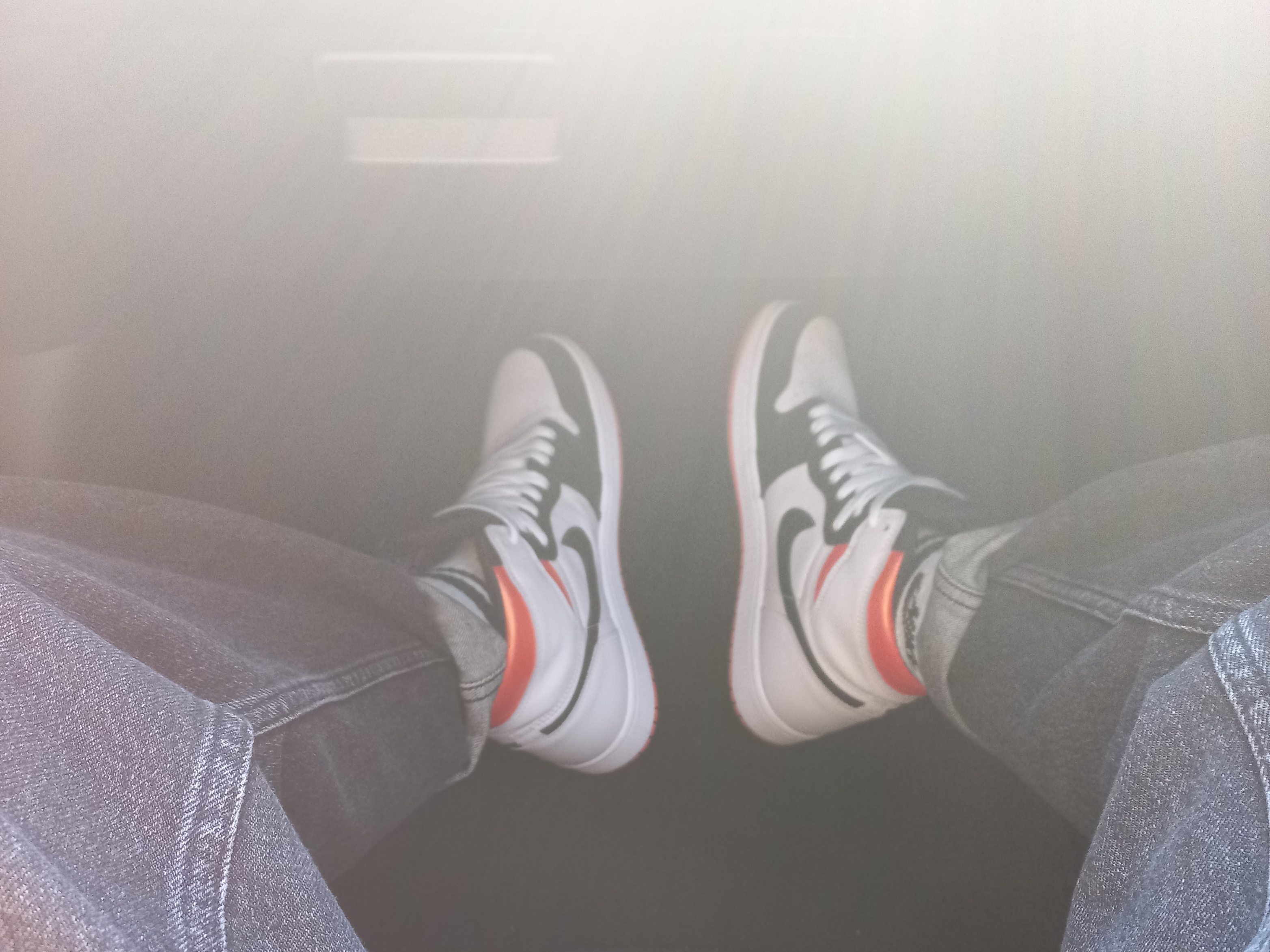 Jordan 1 Retro High OG Electro Orange 착용 스타일