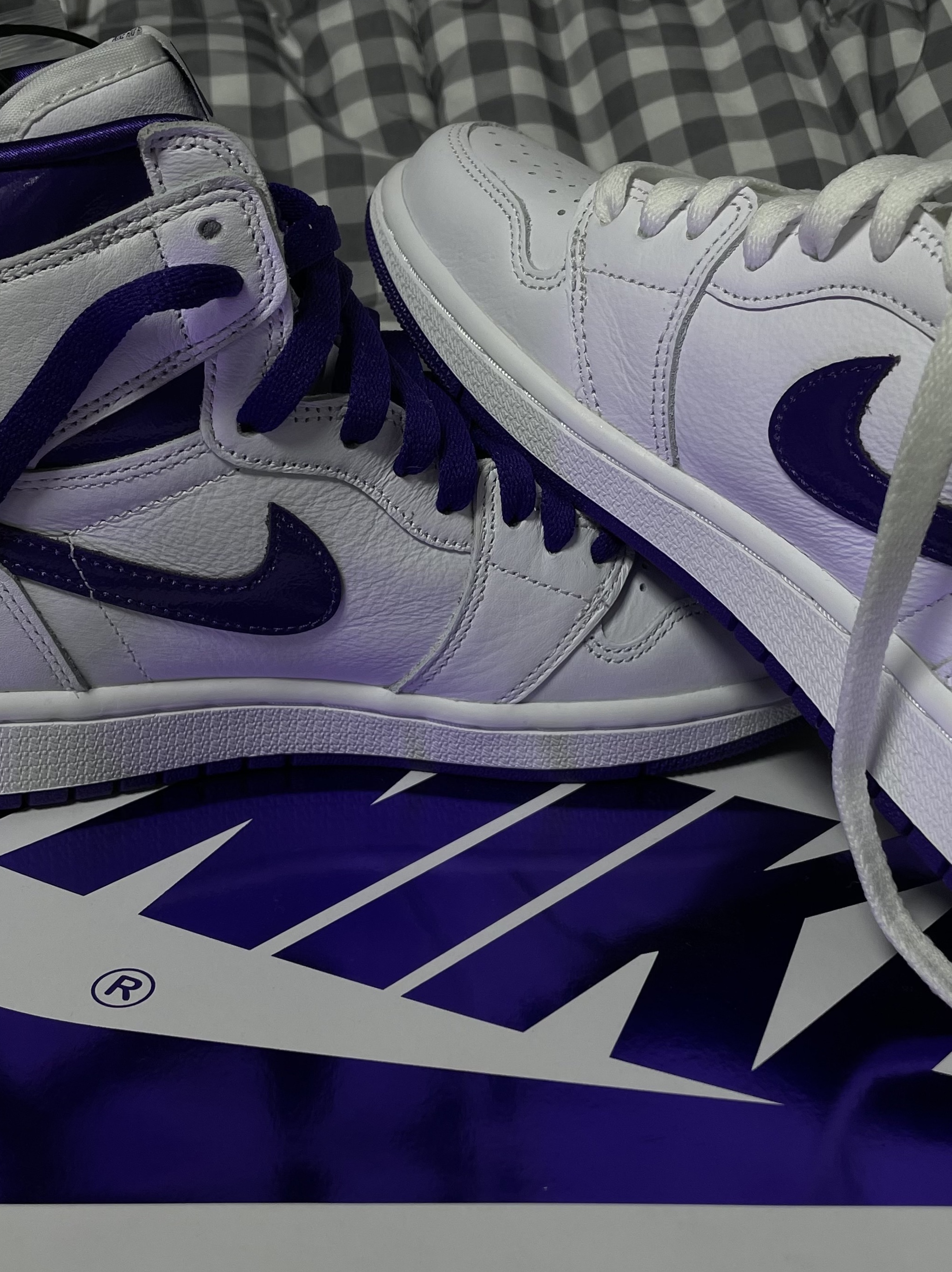 (W) Jordan 1 High OG Court Purple 착용 스타일 - 2