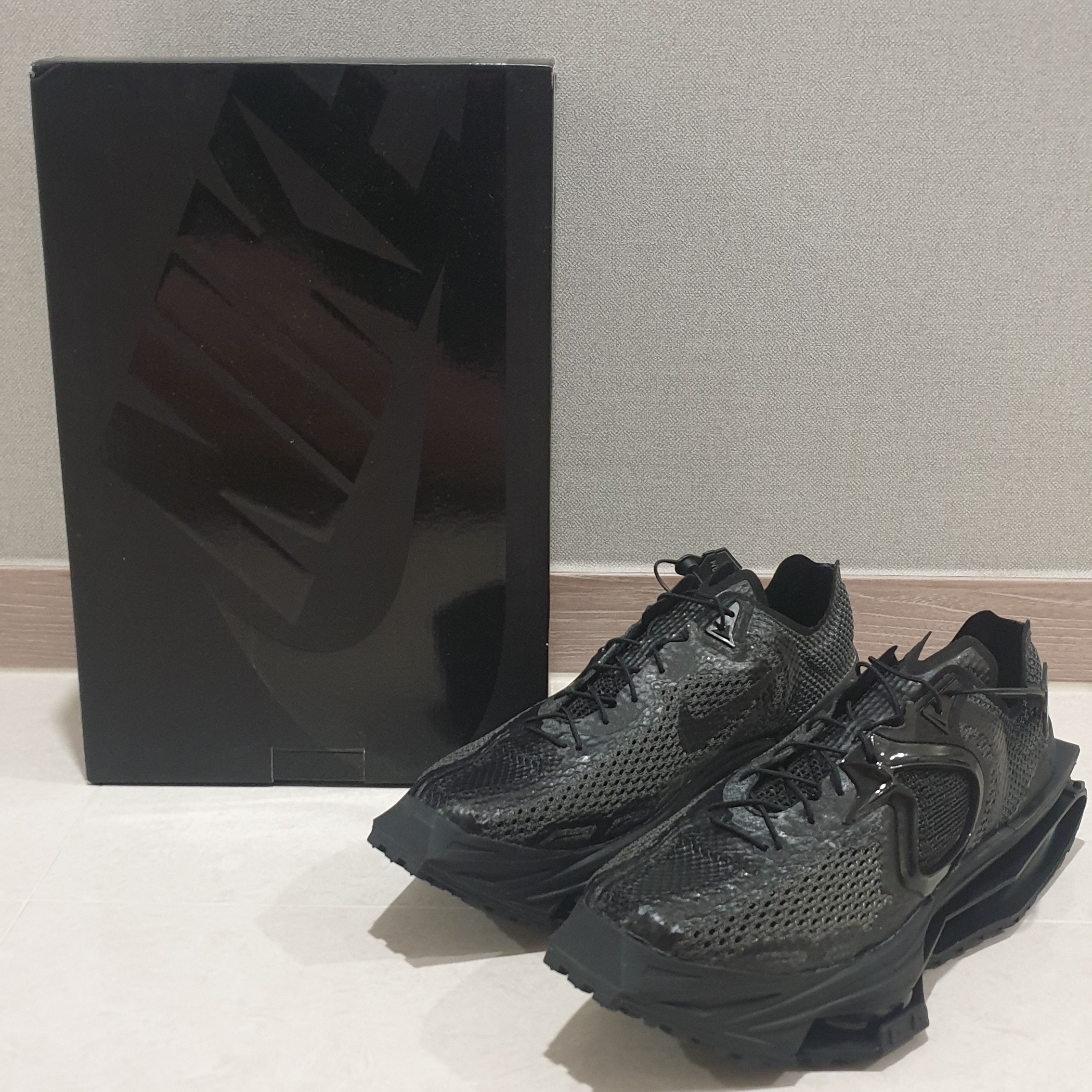 Nike x Matthew M Williams Zoom 004 Triple Black 착용 스타일