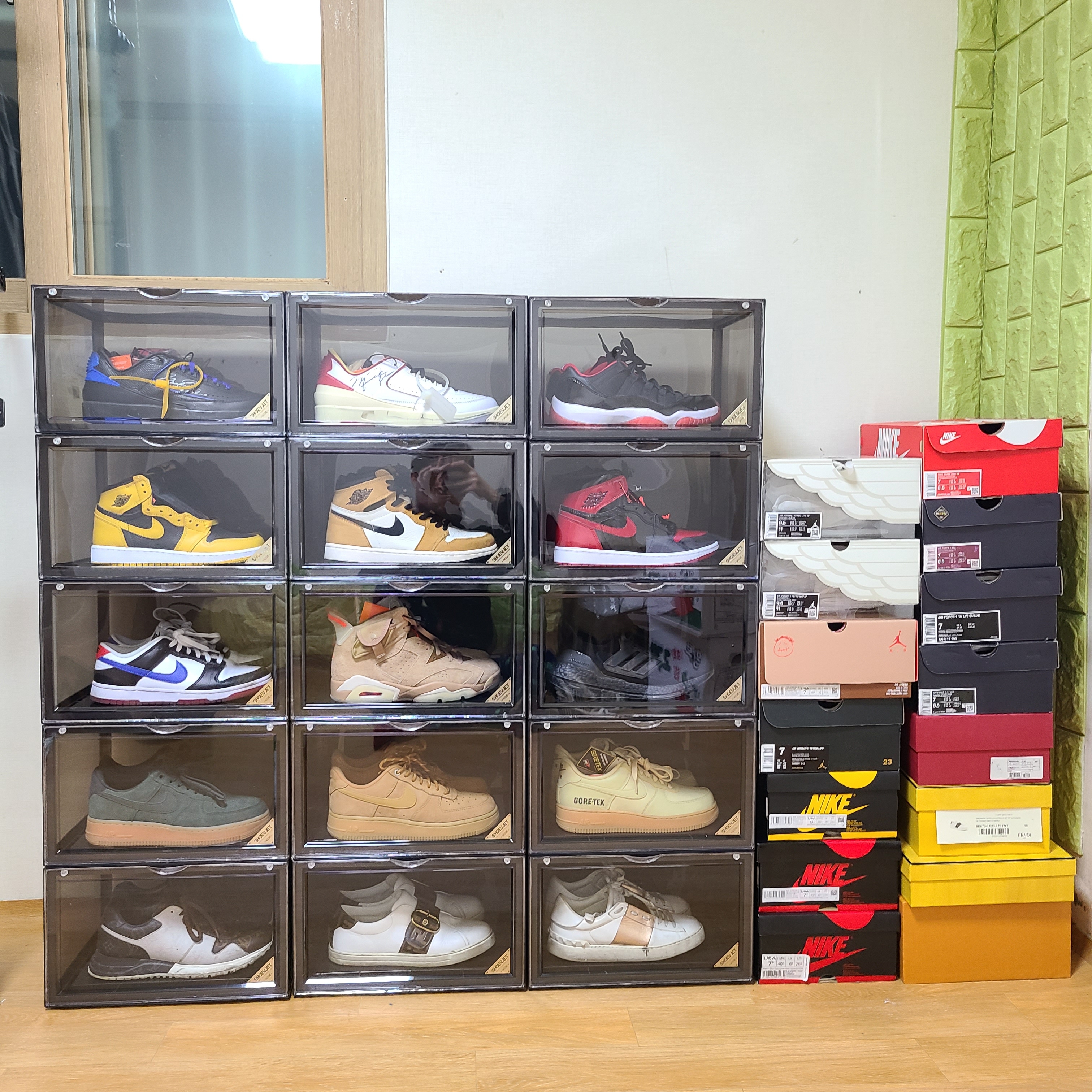 Jordan 2 x Off-White Retro Low SP Black and Varsity Royal, Jordan 2 x Off-White Retro Low SP White and Varsity Red 착용 스타일 - 1