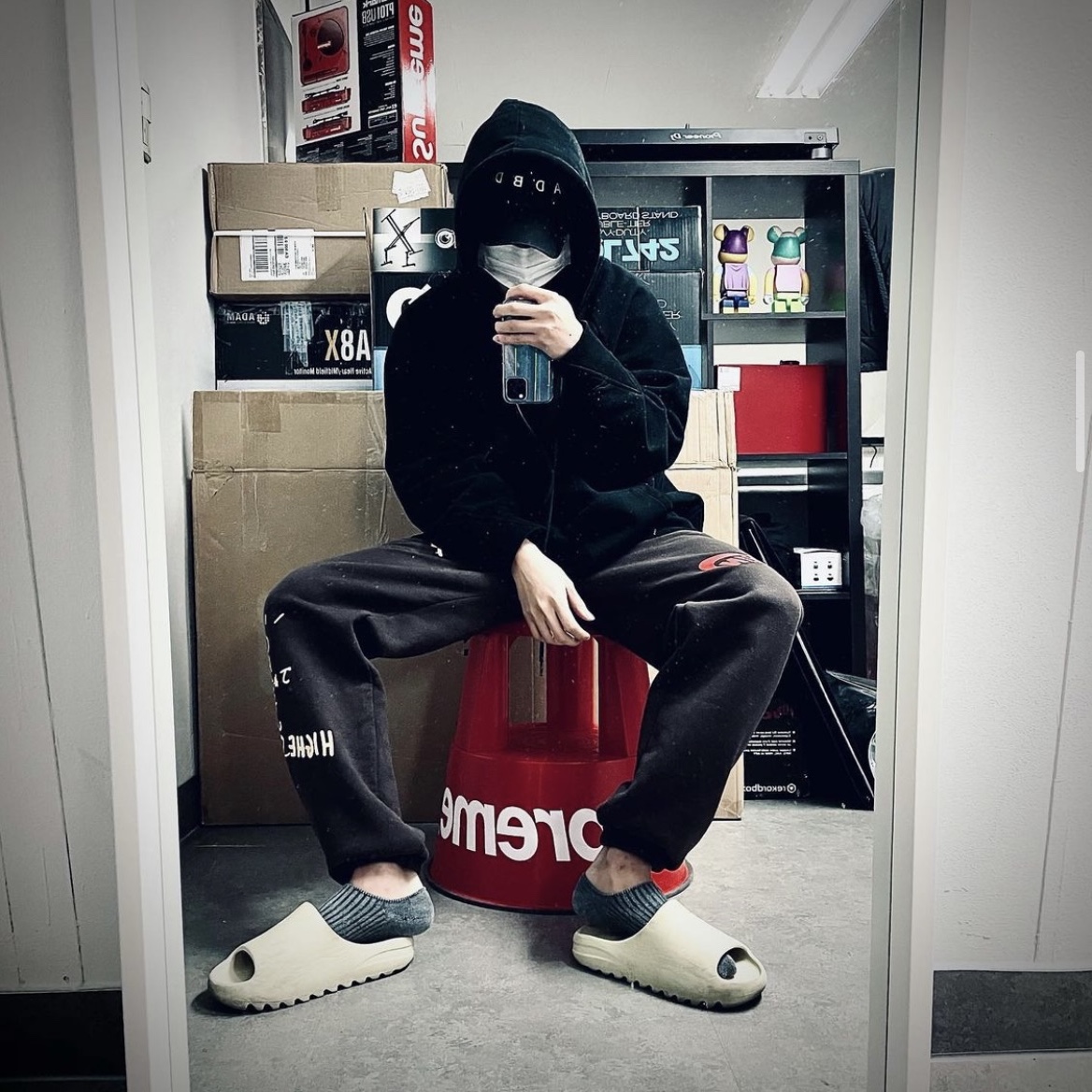 Adidas Yeezy Slide Bone 착용 스타일