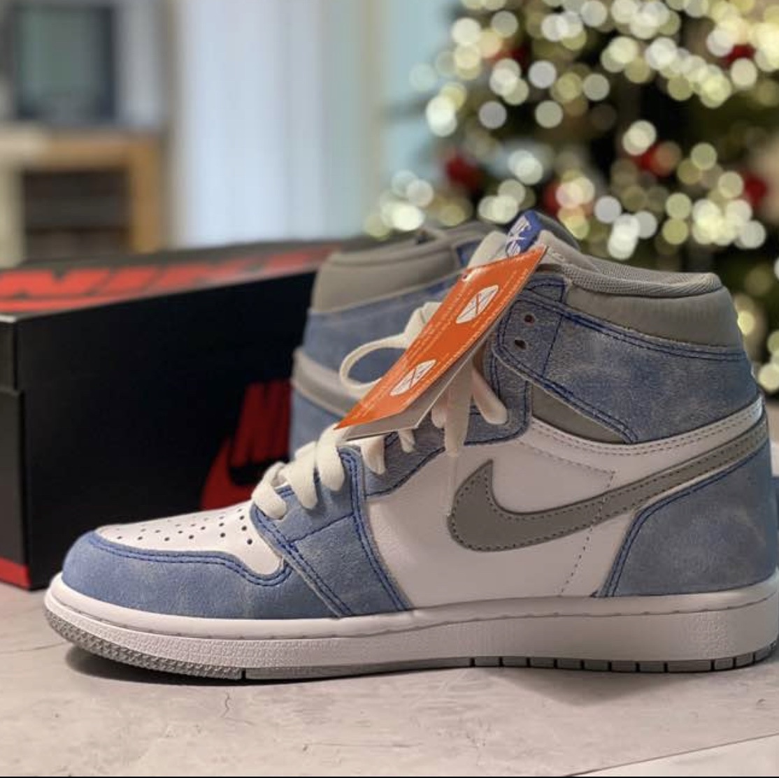Jordan 1 Retro High OG Hyper Royal 착용 스타일 - 3