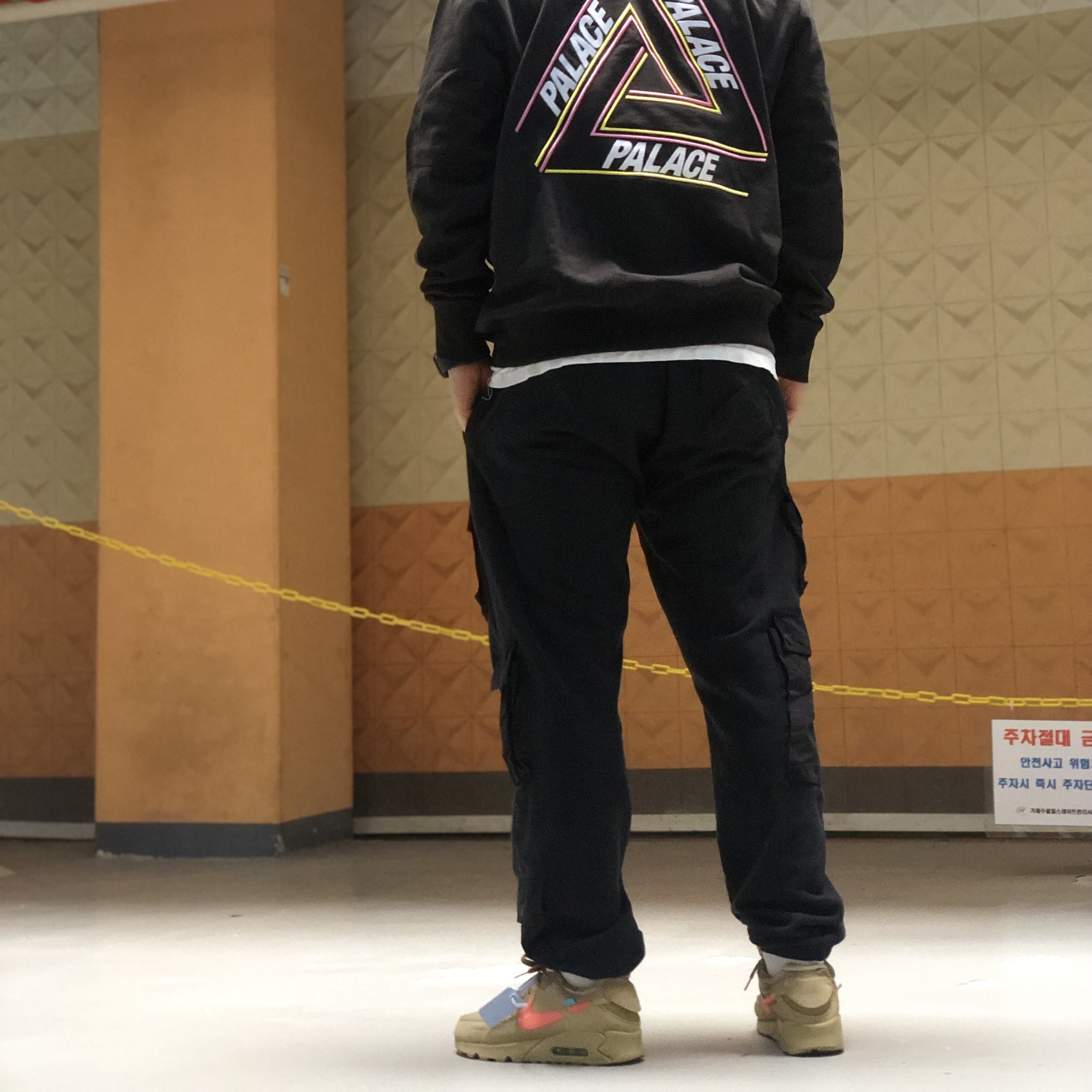 Palace Basically A Tri-Ferg Crew Black - 21FW, Palace C-Pocket Joggers Black - 21SS 착용 스타일