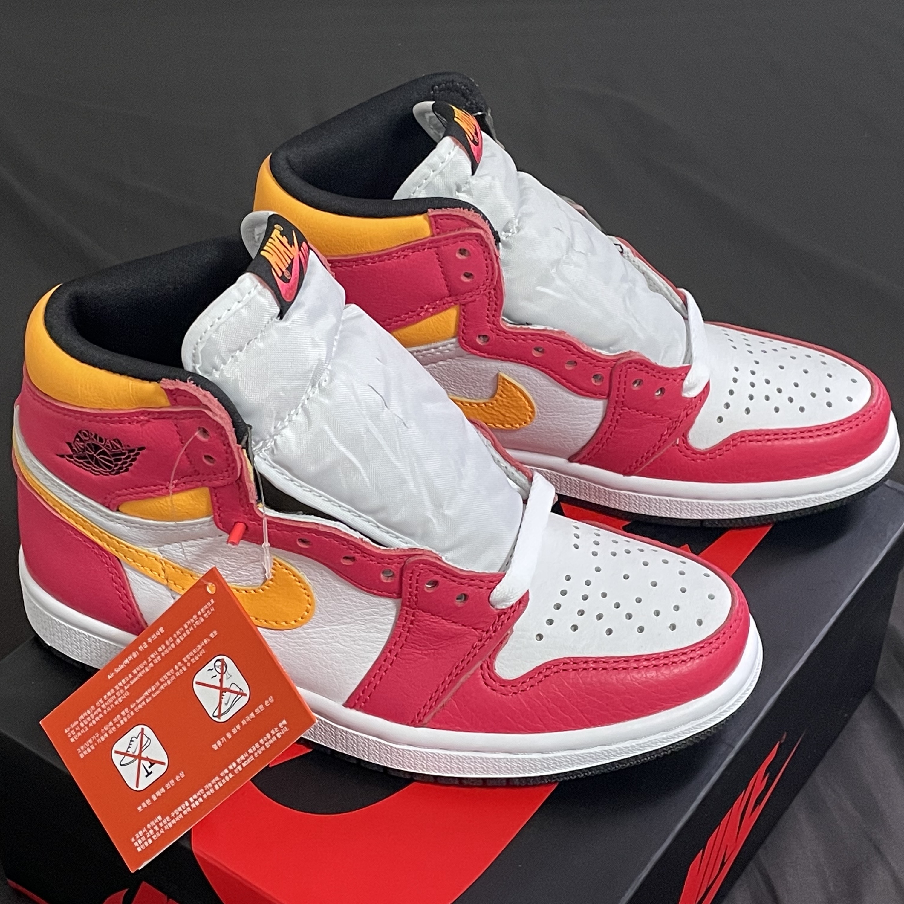 Jordan 1 Retro High OG Light Fusion Red 착용 스타일
