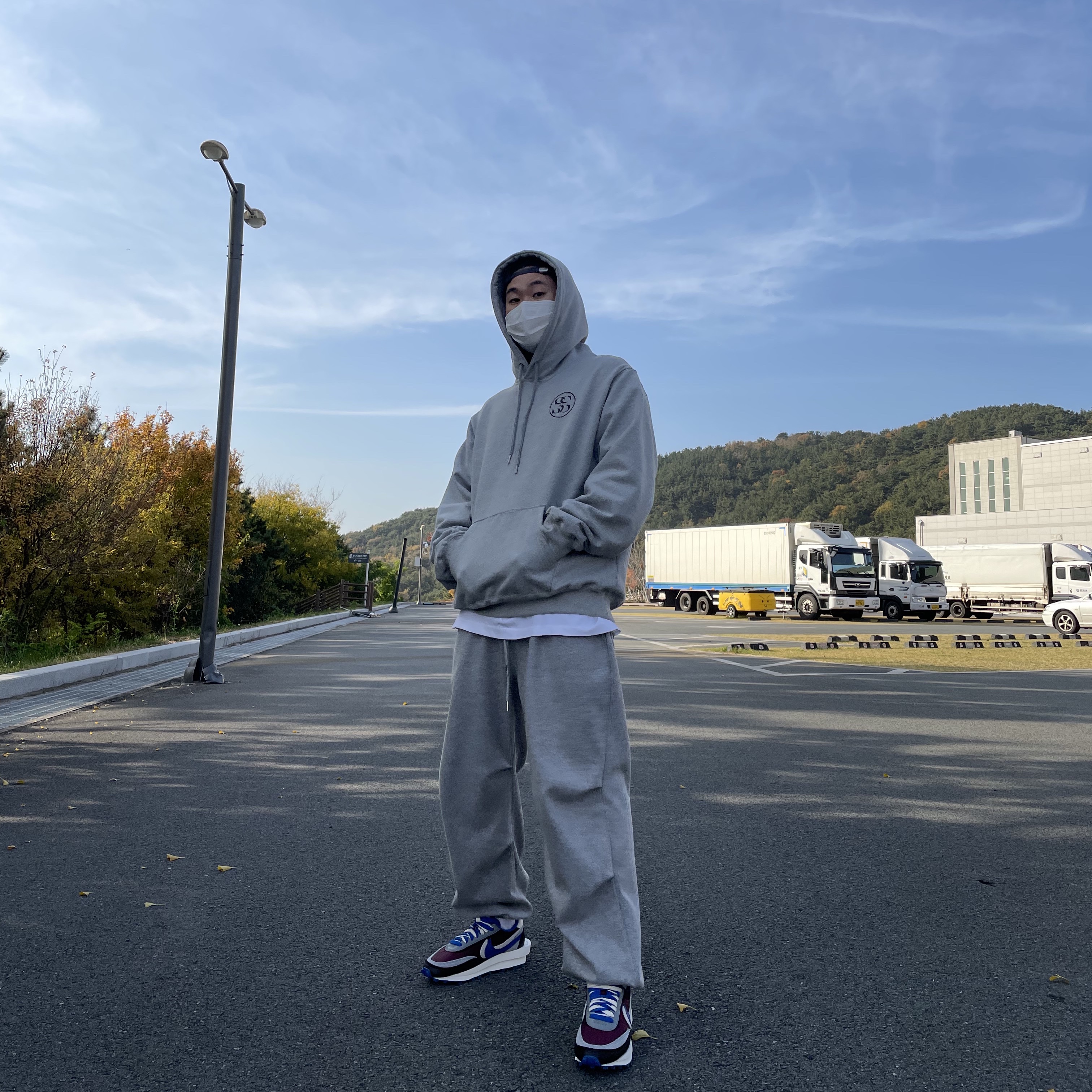 Nike x Sacai x Undercover LDWaffle Night Maroon Team Royal 착용 스타일 - 1