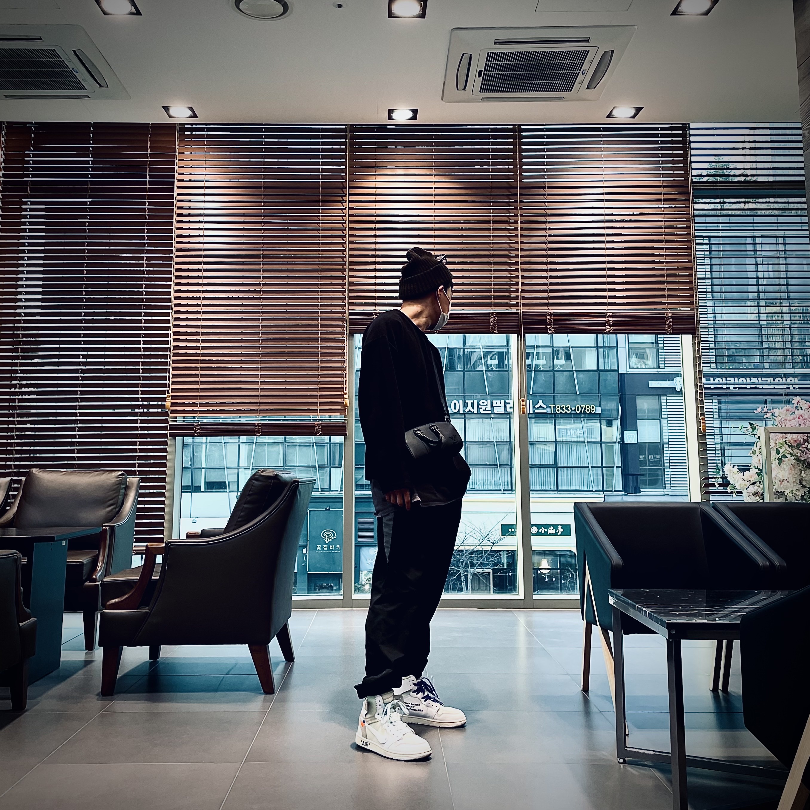 Jordan 1 x Off-White Retro High White 착용 스타일 - 2