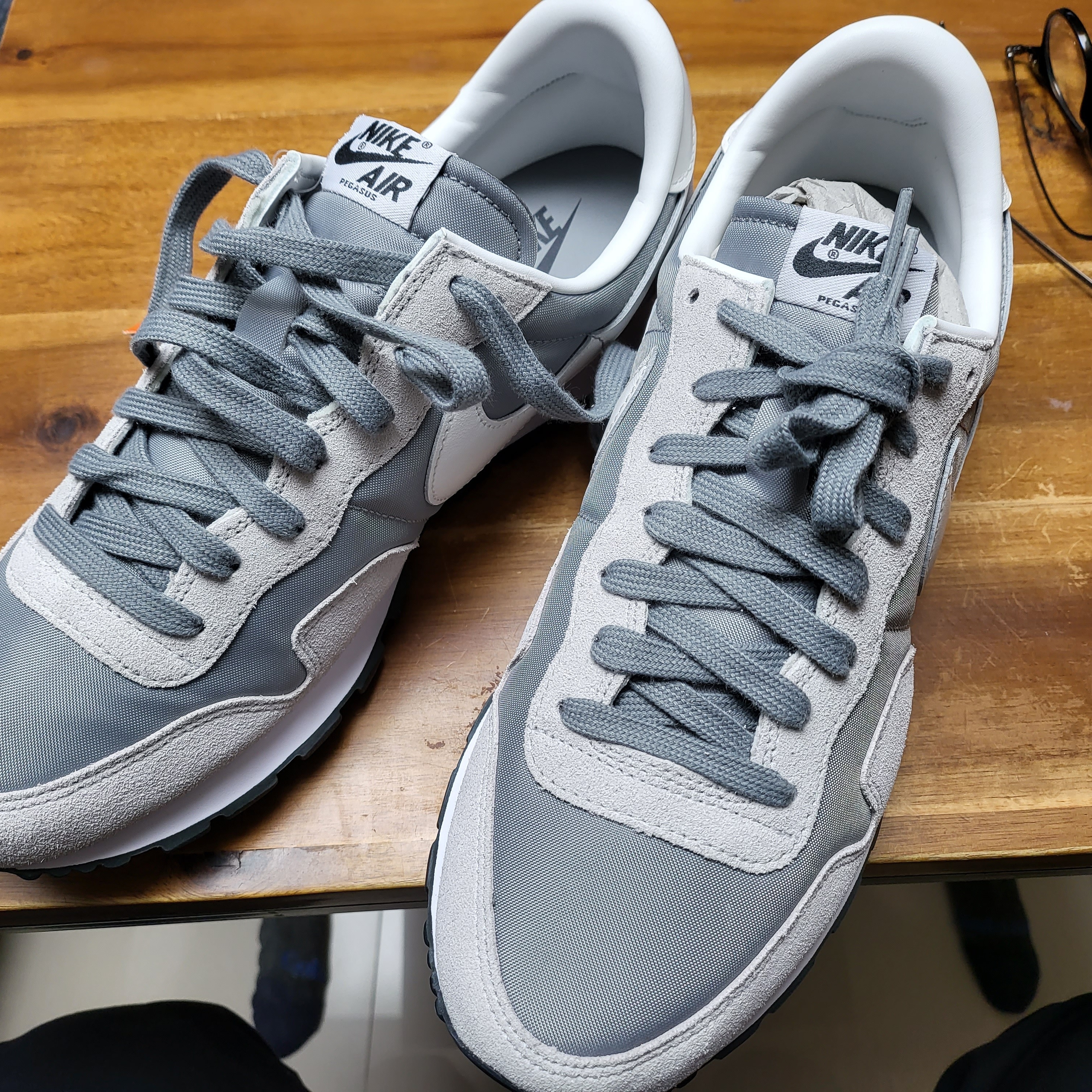 Nike Air Pegasus 83 PRM Grey Fog 착용 스타일 - 3