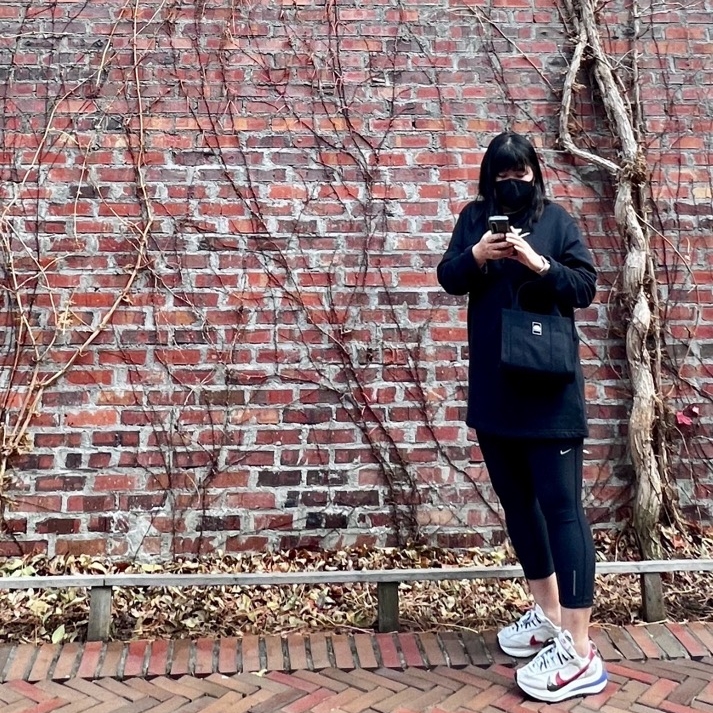 Nike x Sacai VaporWaffle Royal Fuchsia 착용 스타일