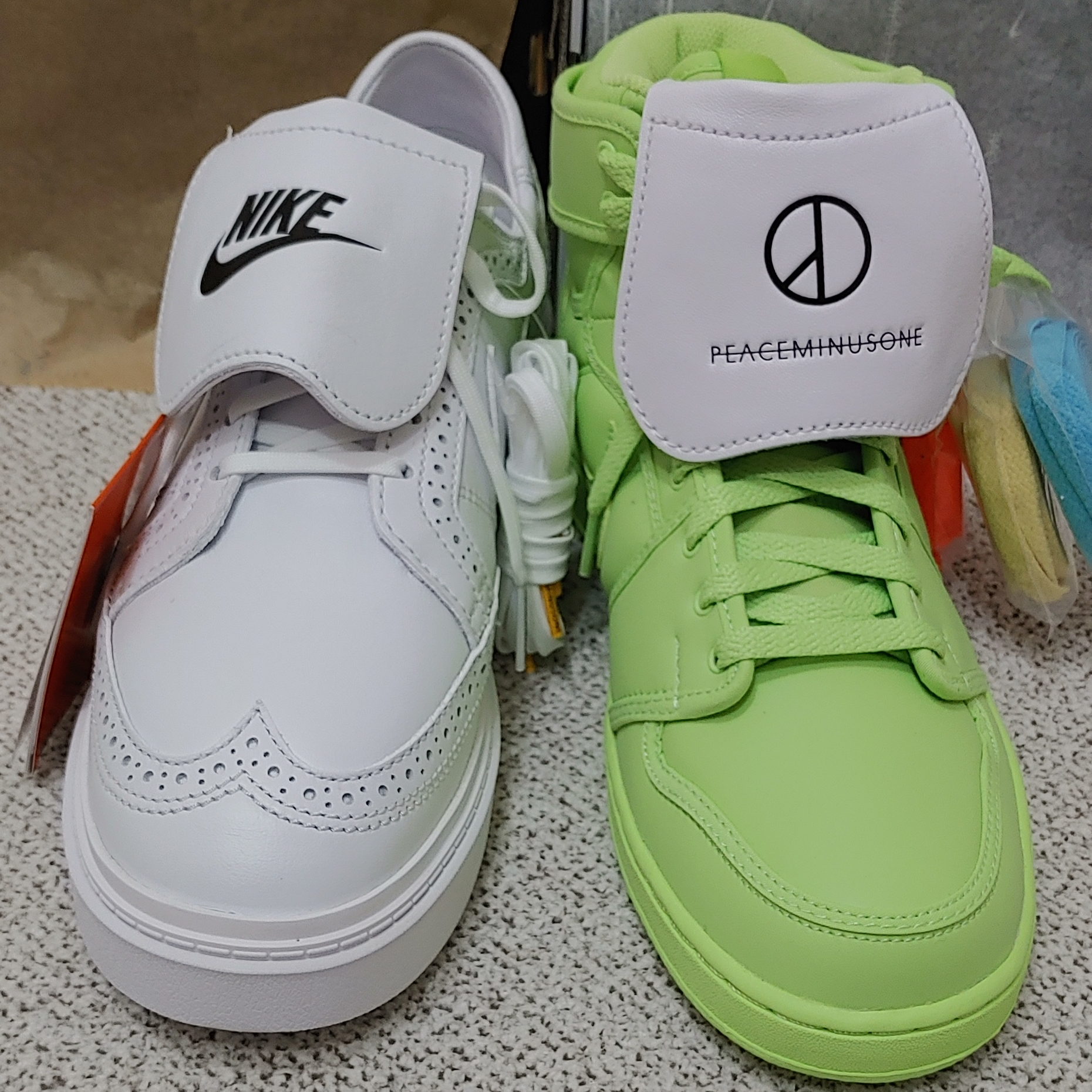 Nike x Peaceminusone Kwondo1 White, (W) Jordan 1 x Billie Eilish KO SP Lime Green 착용 스타일 - 1