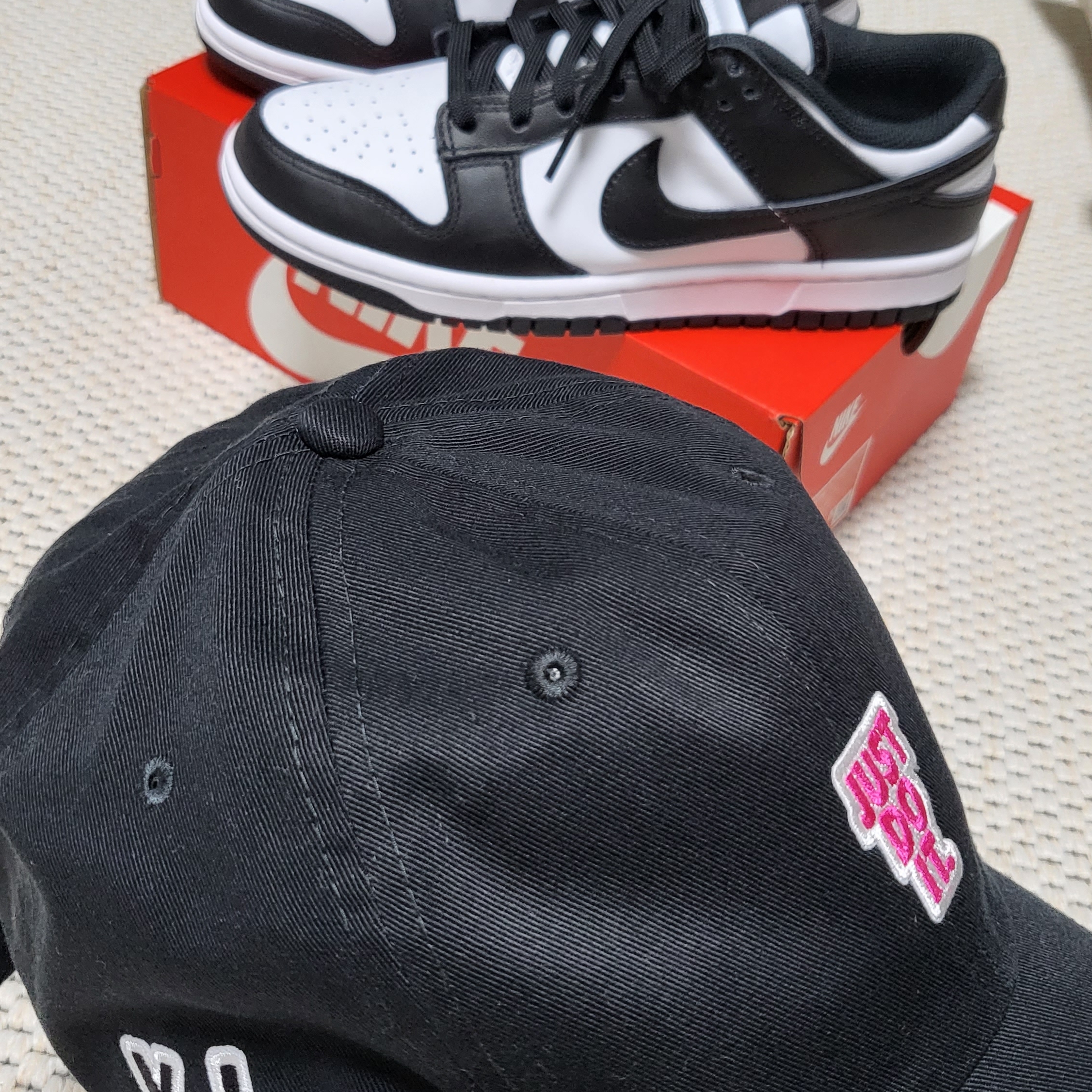 (W) Nike Dunk Low Black 착용 스타일 - 1