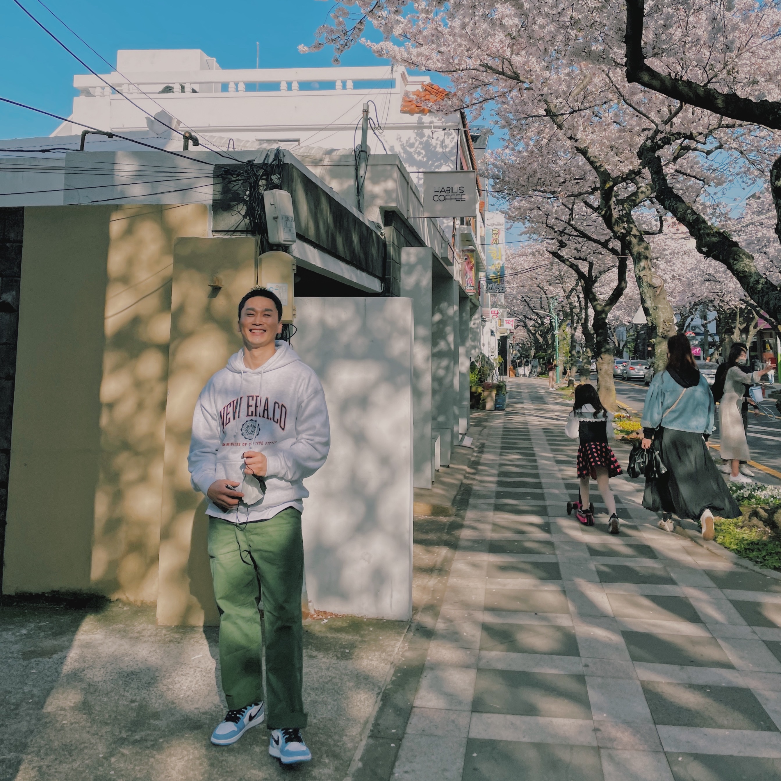 Jordan 1 Retro High OG University Blue 착용 스타일 - 3