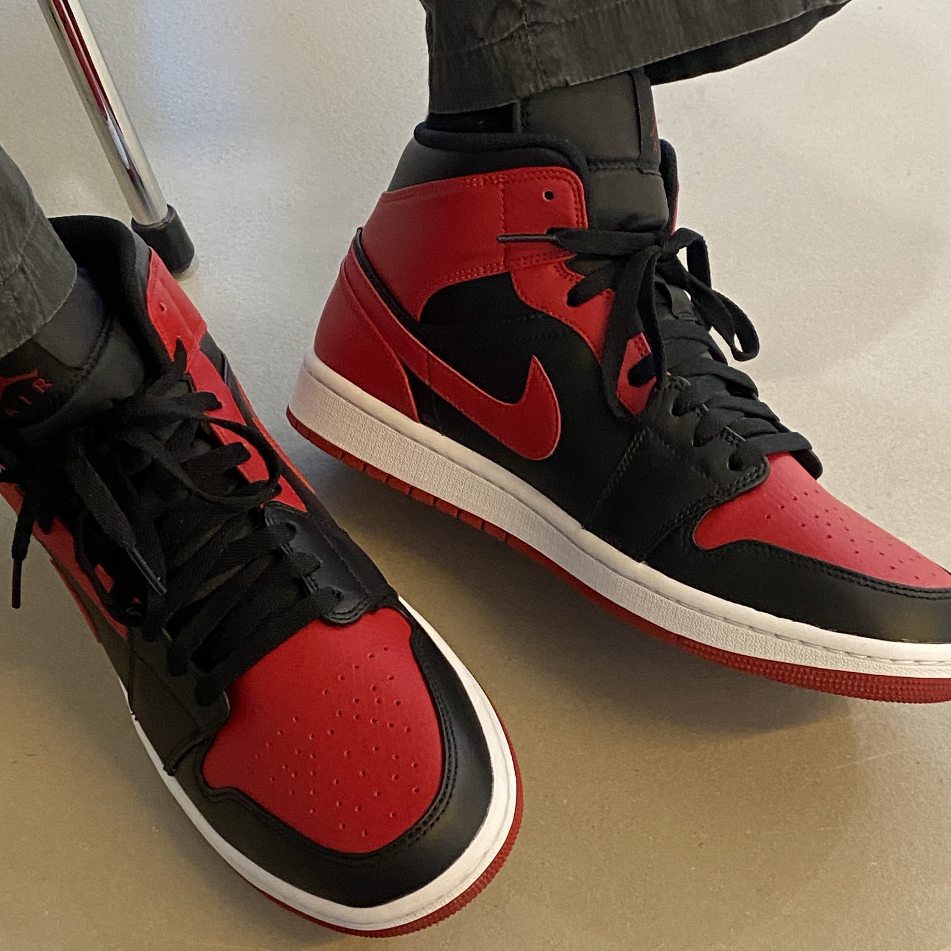 Jordan 1 Mid Bred Banned 2020 착용 스타일 - 2