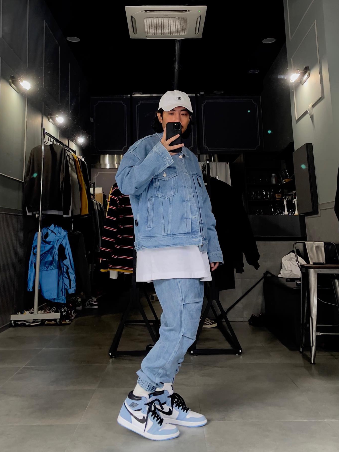 Jordan 1 Retro High OG University Blue 착용 스타일 - 1