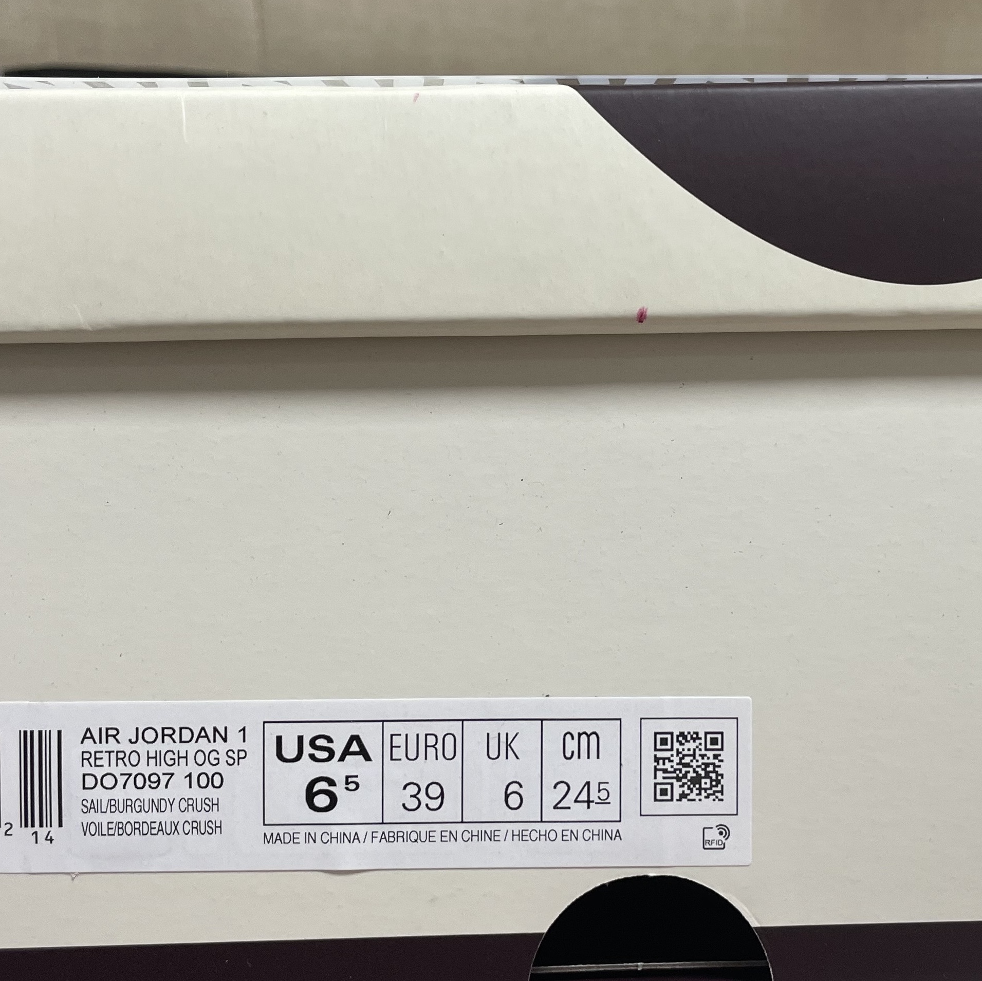 Jordan 1 x A Ma Maniere Retro High OG SP Sail and Burgundy 착용 스타일 - 2