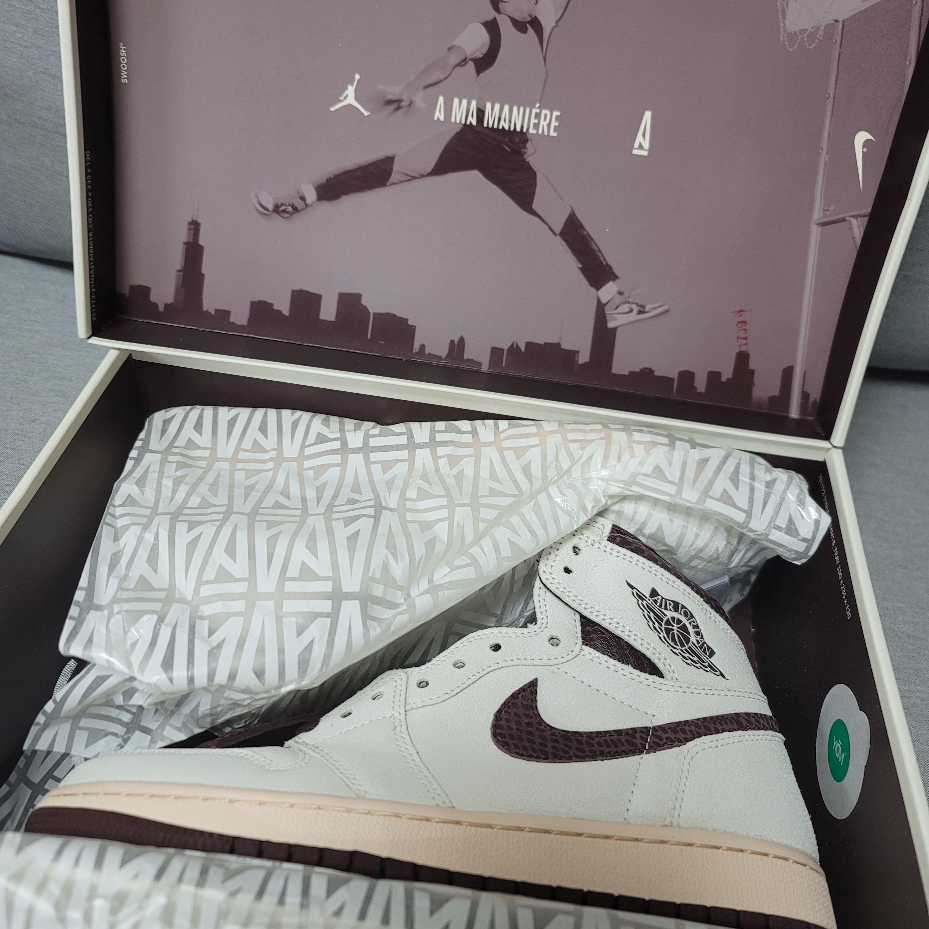 Jordan 1 x A Ma Maniere Retro High OG SP Sail and Burgundy 착용 스타일 - 1