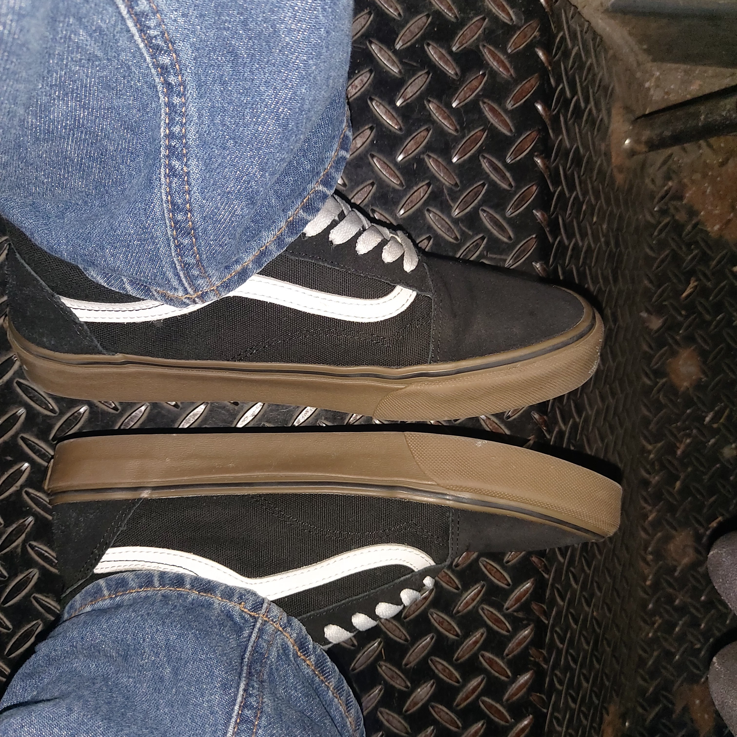 Vans Old Skool Black Gum 착용 스타일