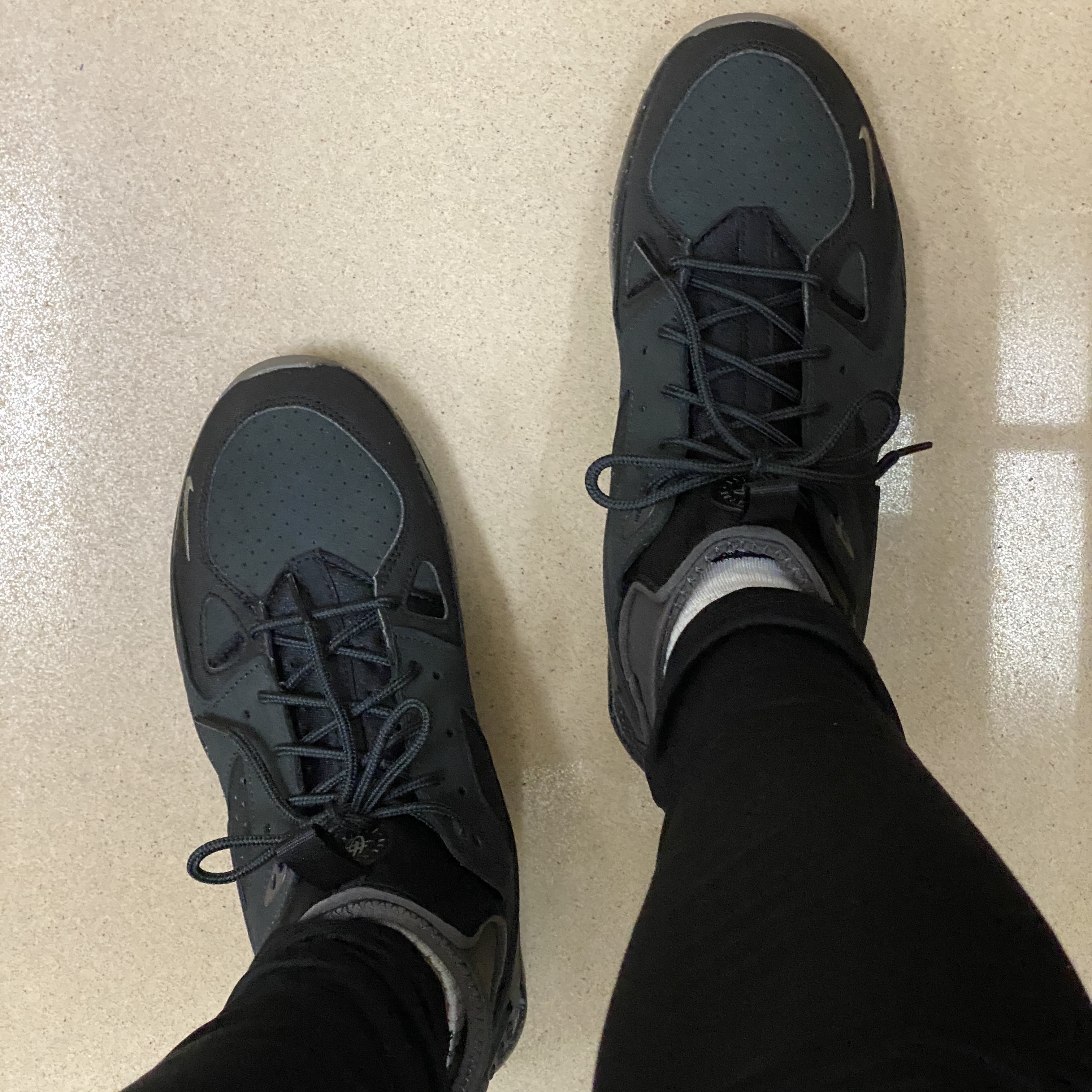 Nike ACG Air Mowabb Olive Grey 착용 스타일