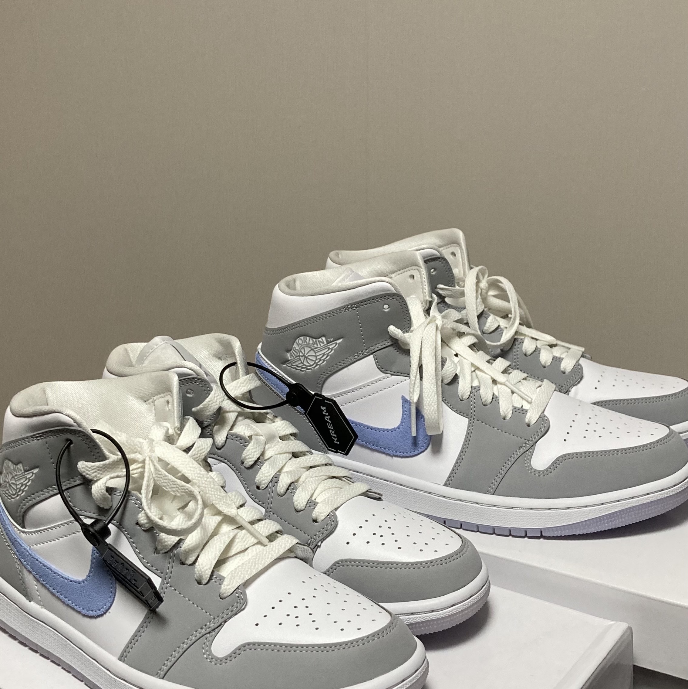 (W) Jordan 1 Mid Wolf Grey 착용 스타일 - 3