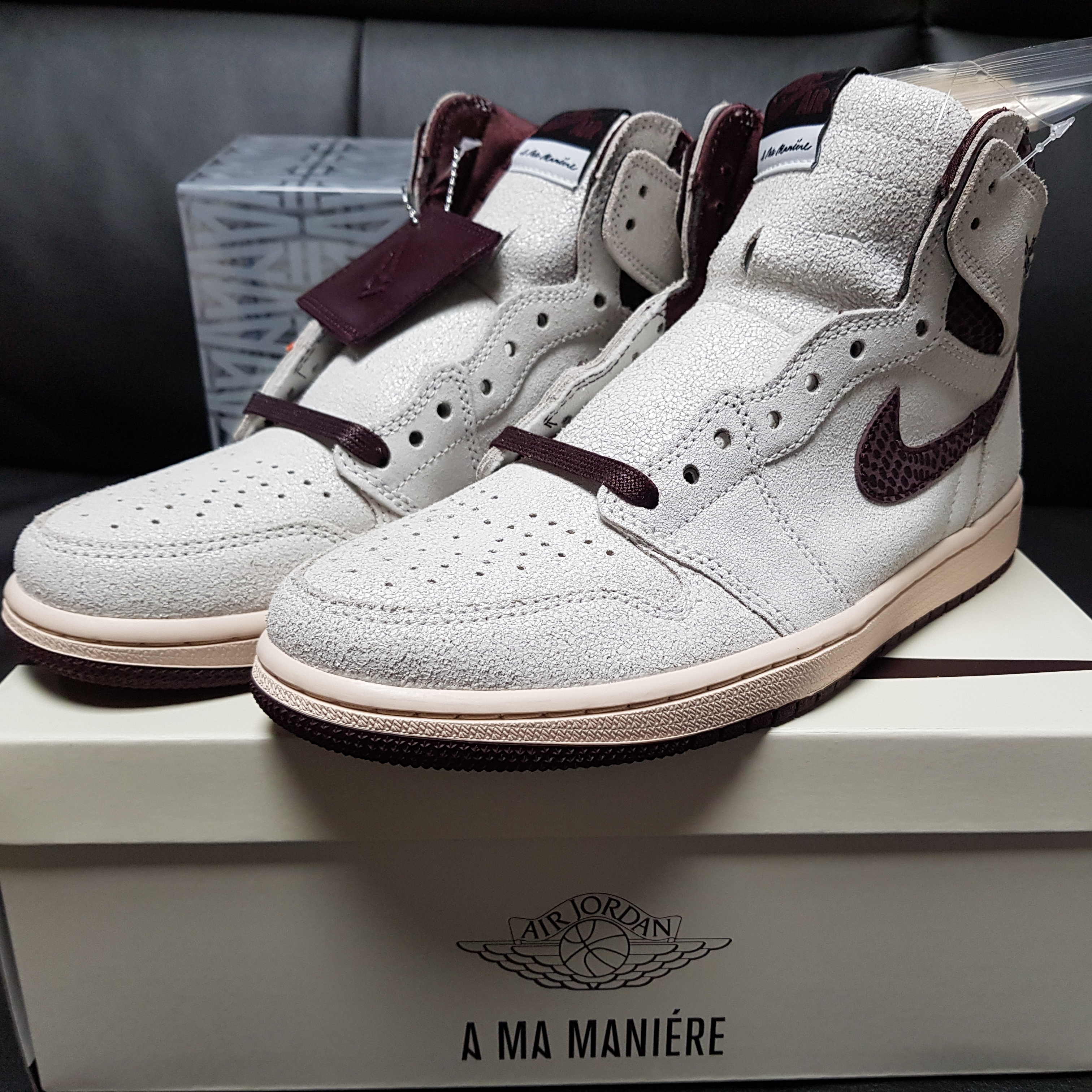 Jordan 1 x A Ma Maniere Retro High OG SP Sail and Burgundy 착용 스타일