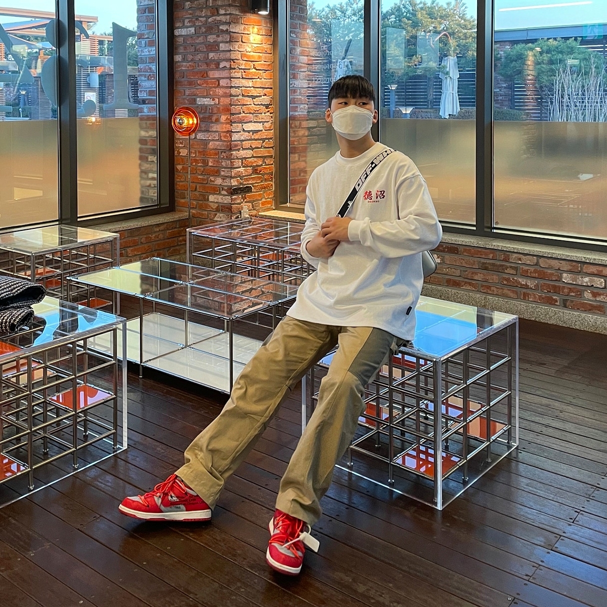 Nike x Off-White Dunk Low University Red, Darkr8m Studio x Libilly Long Sleeve White 착용 스타일