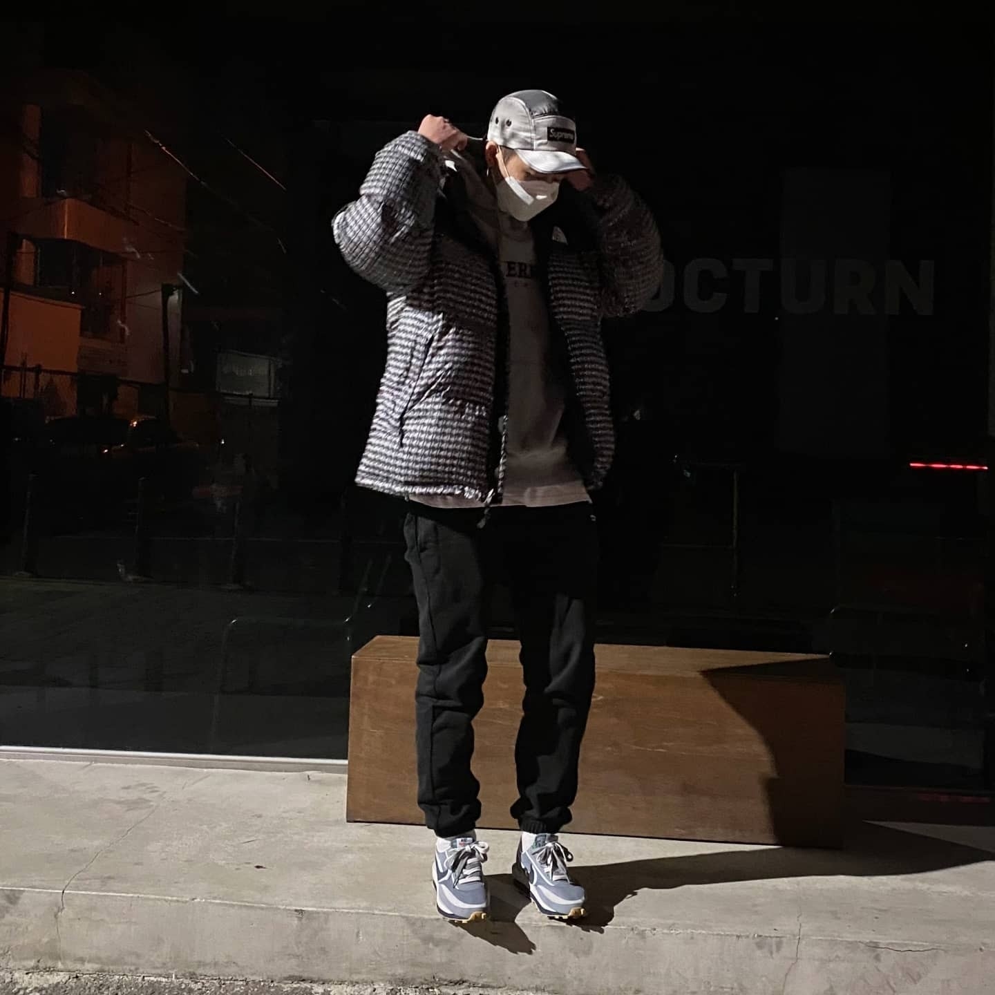 Supreme Washed Satin Camo Camp Cap Snow Camo - 21SS, Supreme x The North Face Studded Nuptse Jacket Black - 21SS 착용 스타일