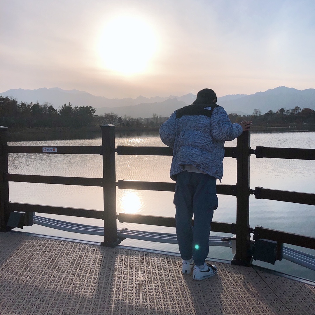 The North Face White Label Novelty Nuptse Down Jacket White, Nike x Peaceminusone Air Force 1 Low Para-Noise 2.0 착용 스타일