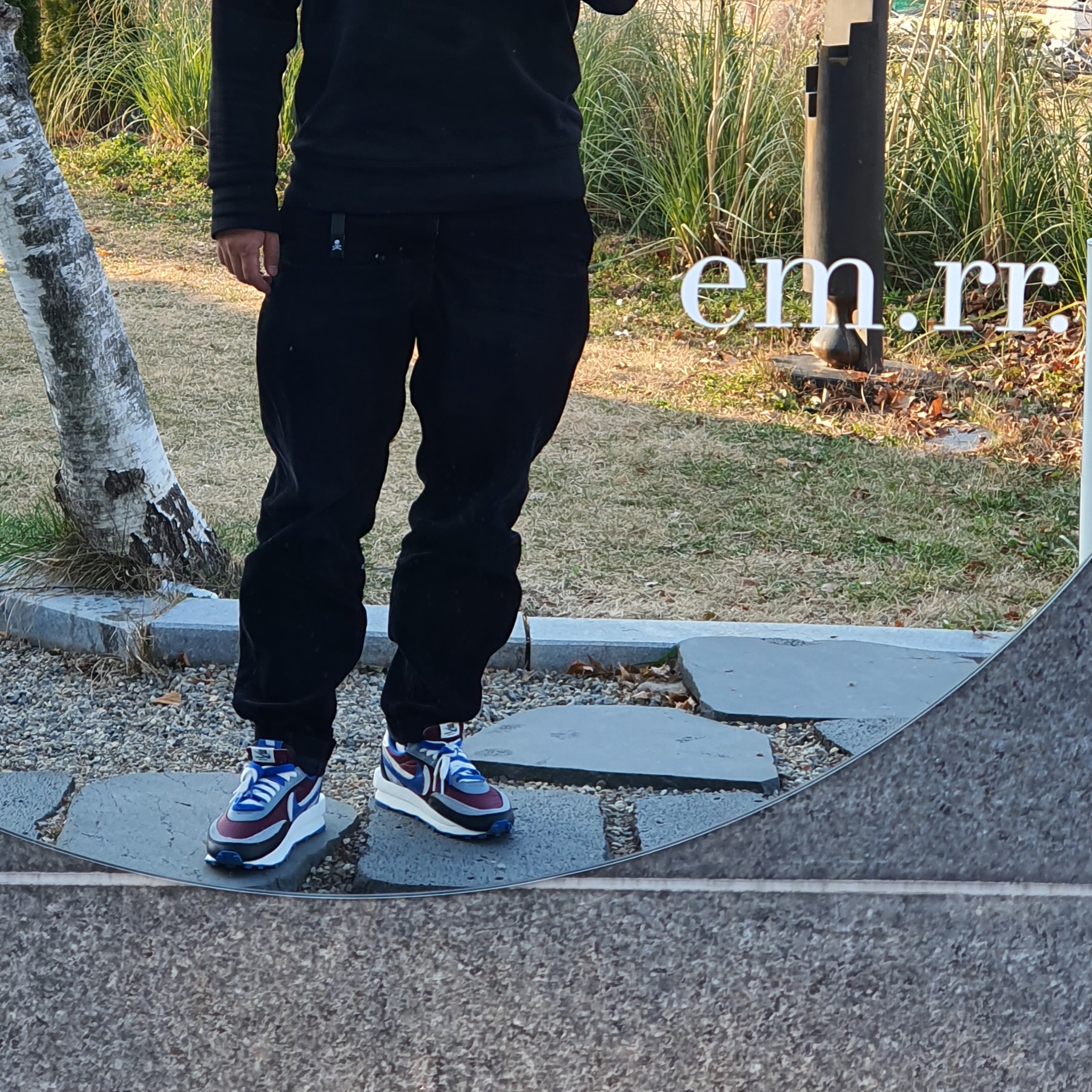 Nike x Sacai x Undercover LDWaffle Night Maroon Team Royal 착용 스타일