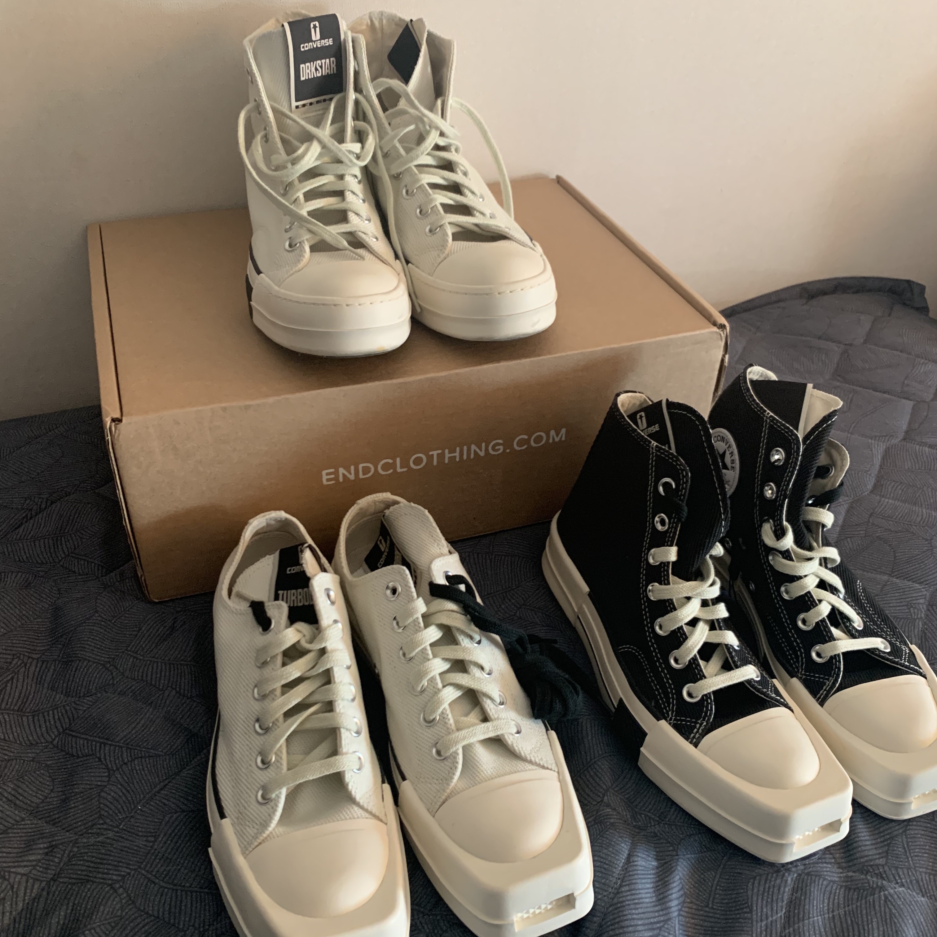 Converse x Drkshdw Drkstr Chuck 70 High Lily White, Converse x Drkshdw Turbodrk Chuck 70 Hi Black 착용 스타일 - 1