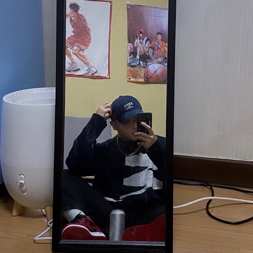 Jordan 1 Low Varsity Red 착용 스타일 - 1