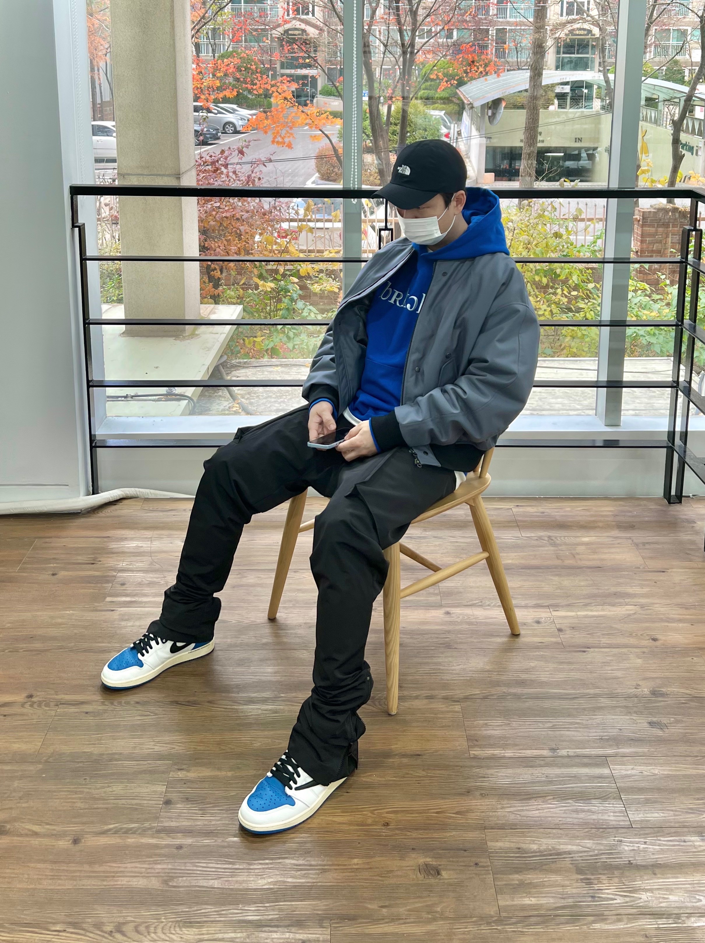 Jordan 1 x Travis Scott x Fragment Retro High OG SP Military Blue 착용 스타일 - 2